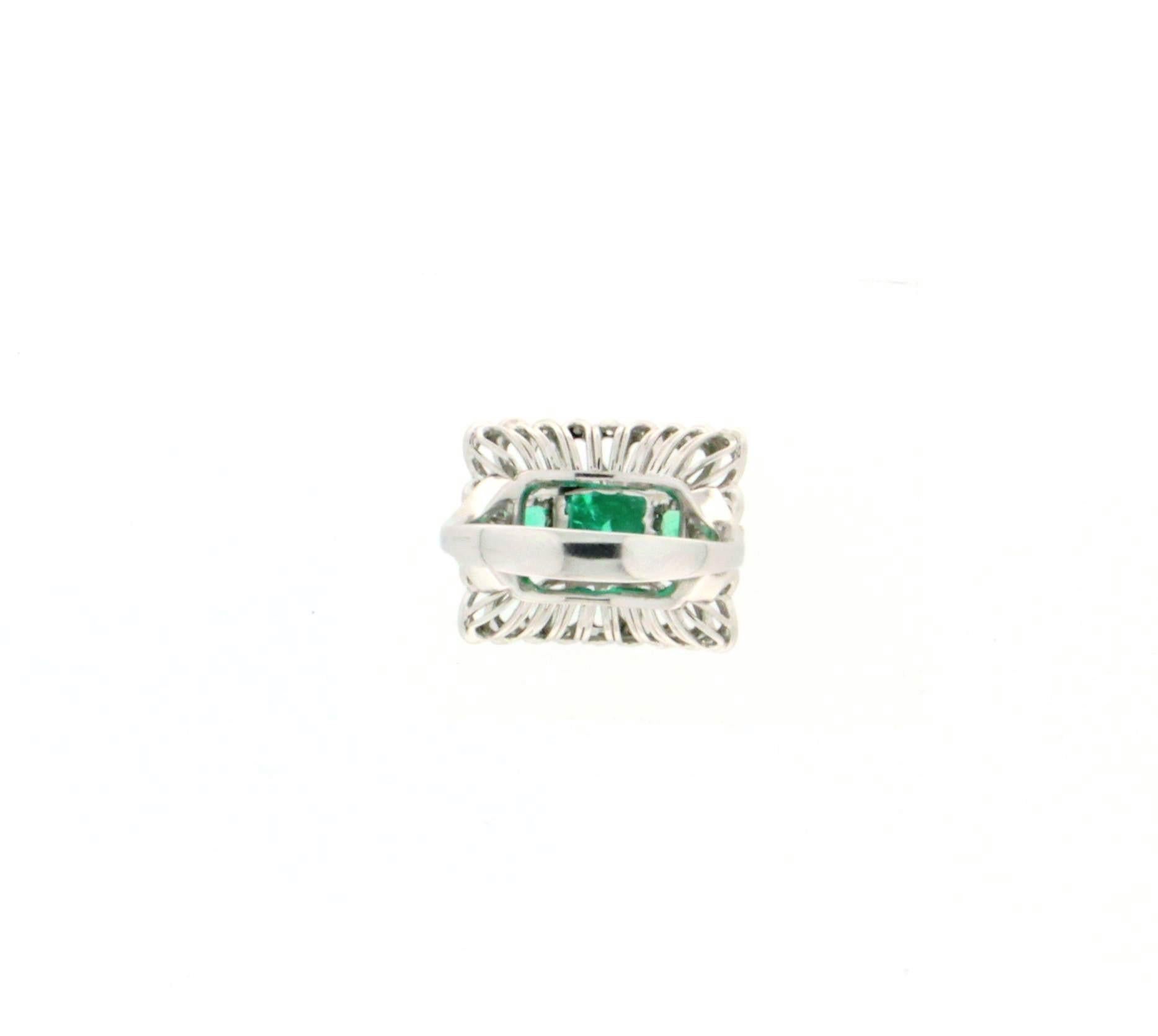 Handcraft Colombian Emeralds 18 Karat White Gold Diamonds Cocktail Ring For Sale 2