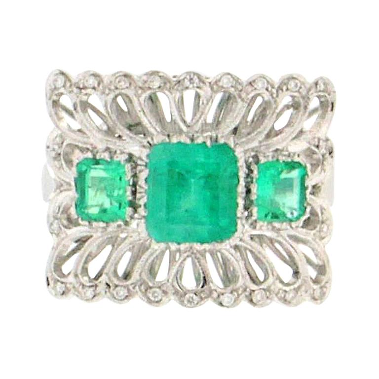 Handcraft Colombian Emeralds 18 Karat White Gold Diamonds Cocktail Ring For Sale