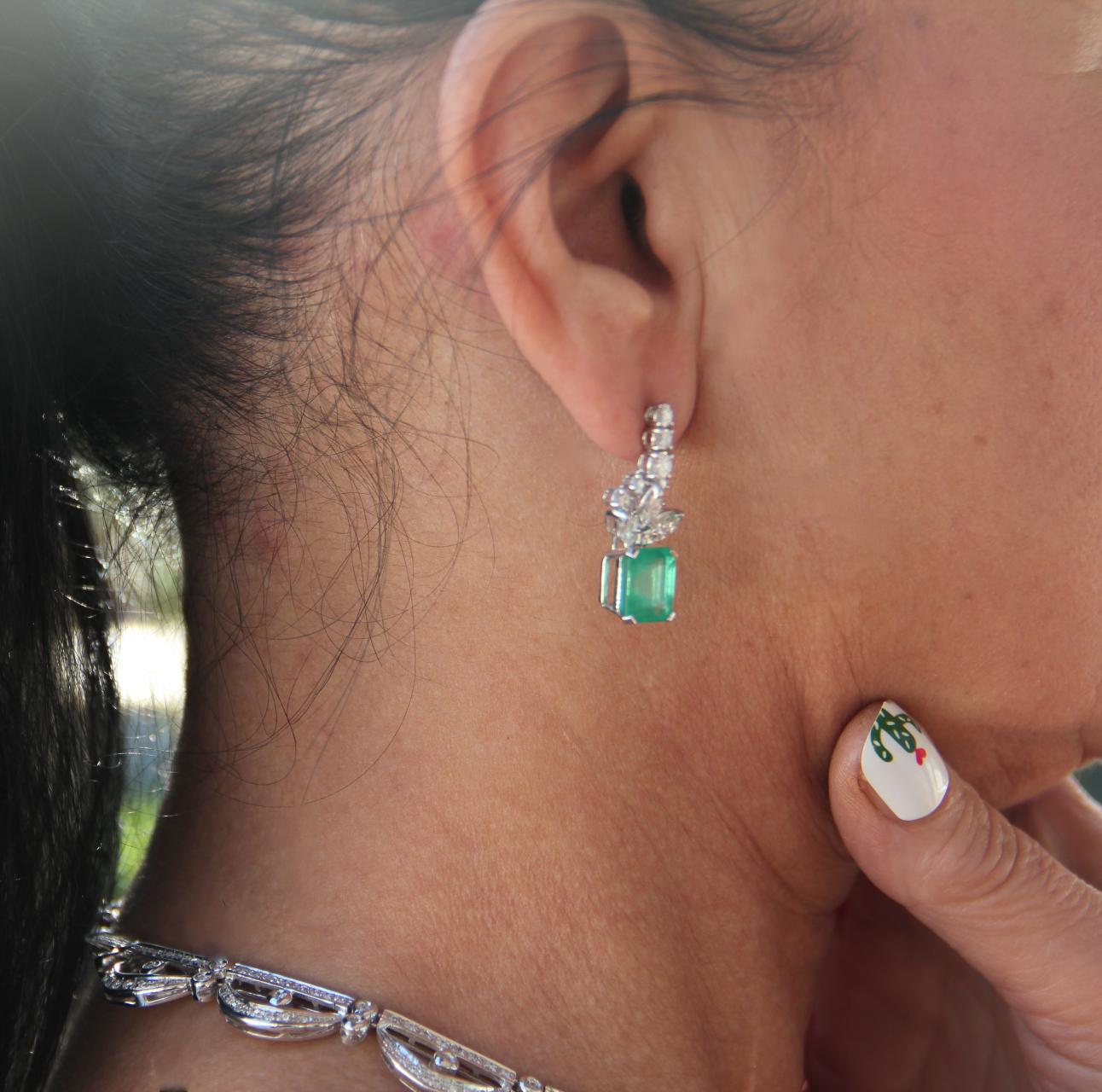 Handcraft Colombian Emeralds 18 Karat White Gold Diamonds Drop Earrings For Sale 1