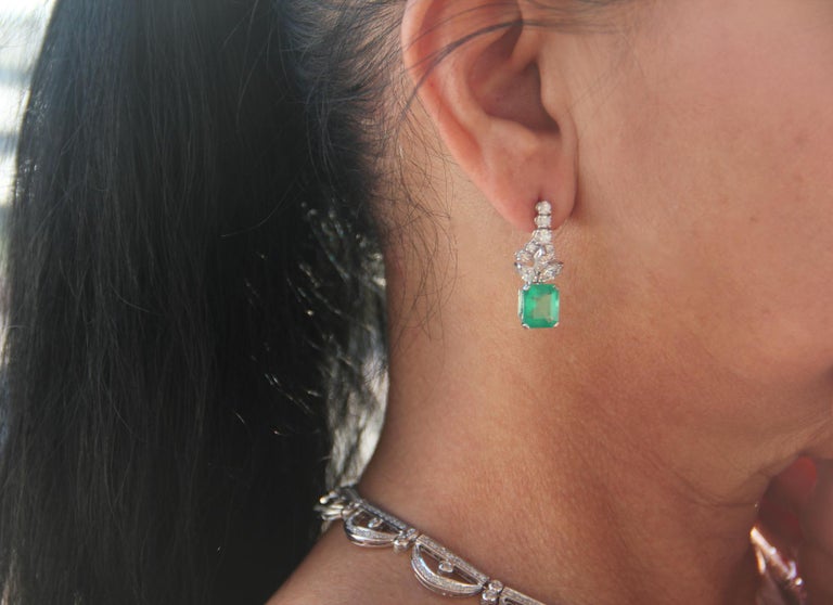 Handcraft Colombian Emeralds 18 Karat White Gold Diamonds Drop Earrings For Sale 3