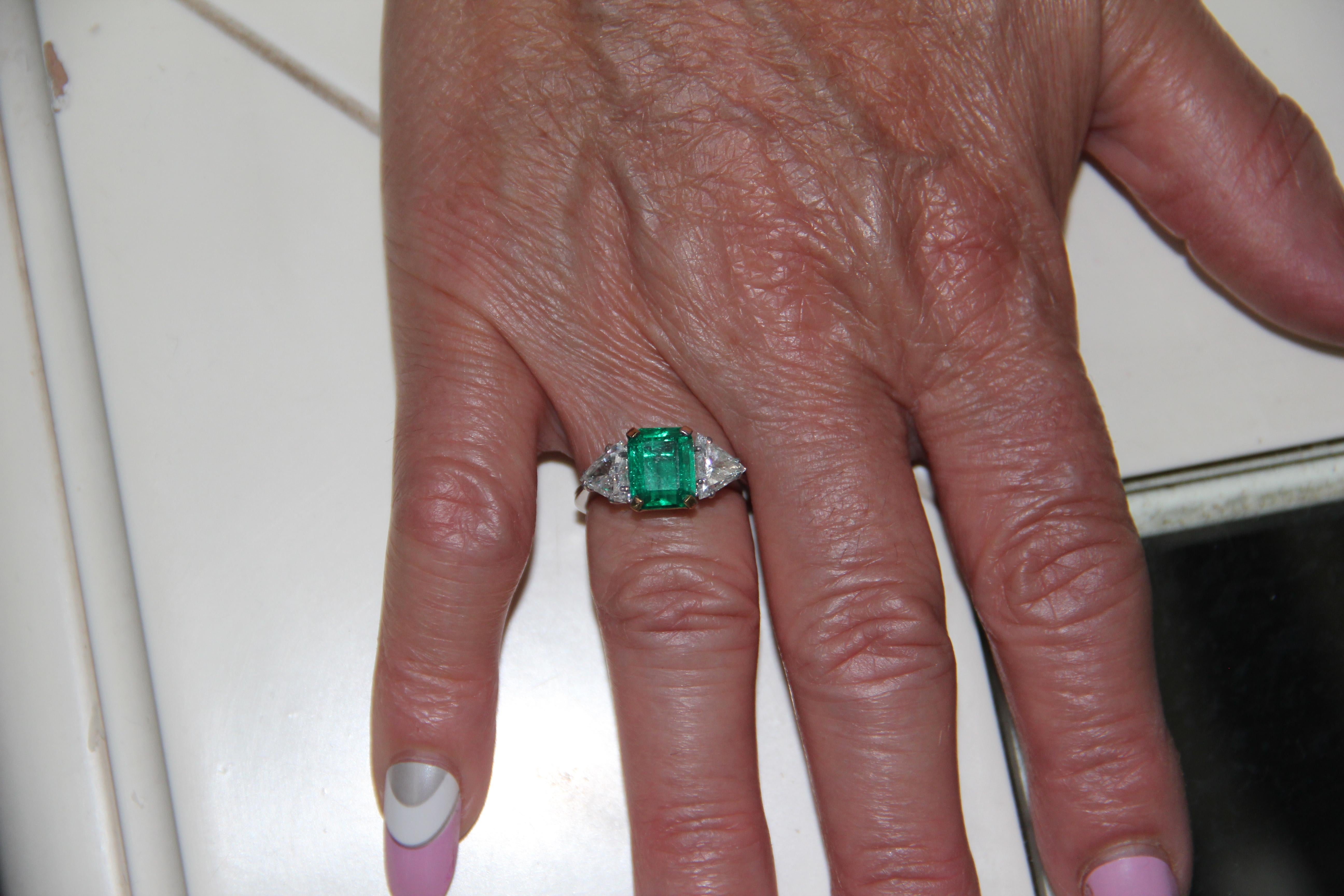 Handcraft Colombian Emeralds 18 Karat White Gold Diamonds Engagement Ring 4