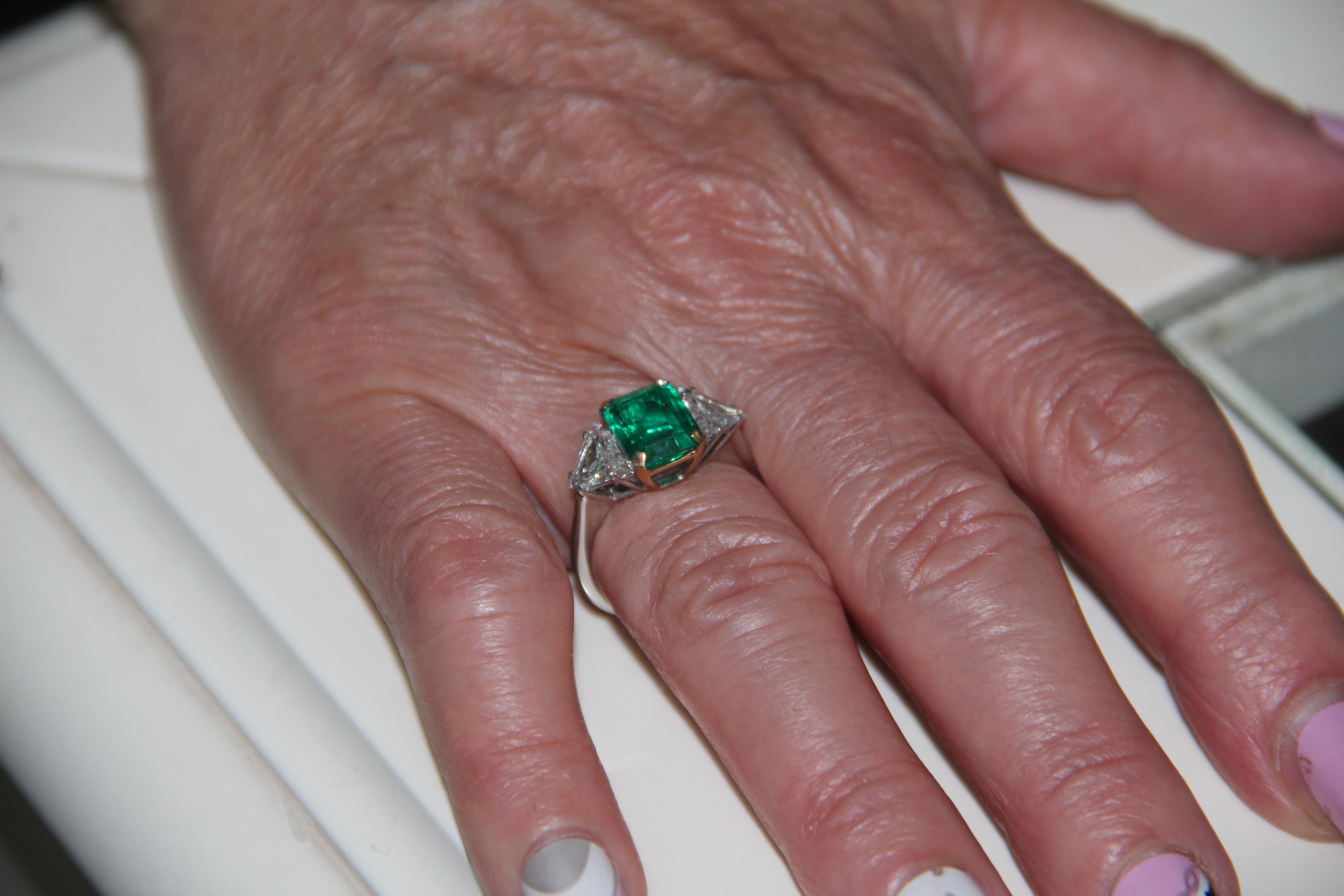 Handcraft Colombian Emeralds 18 Karat White Gold Diamonds Engagement Ring 6