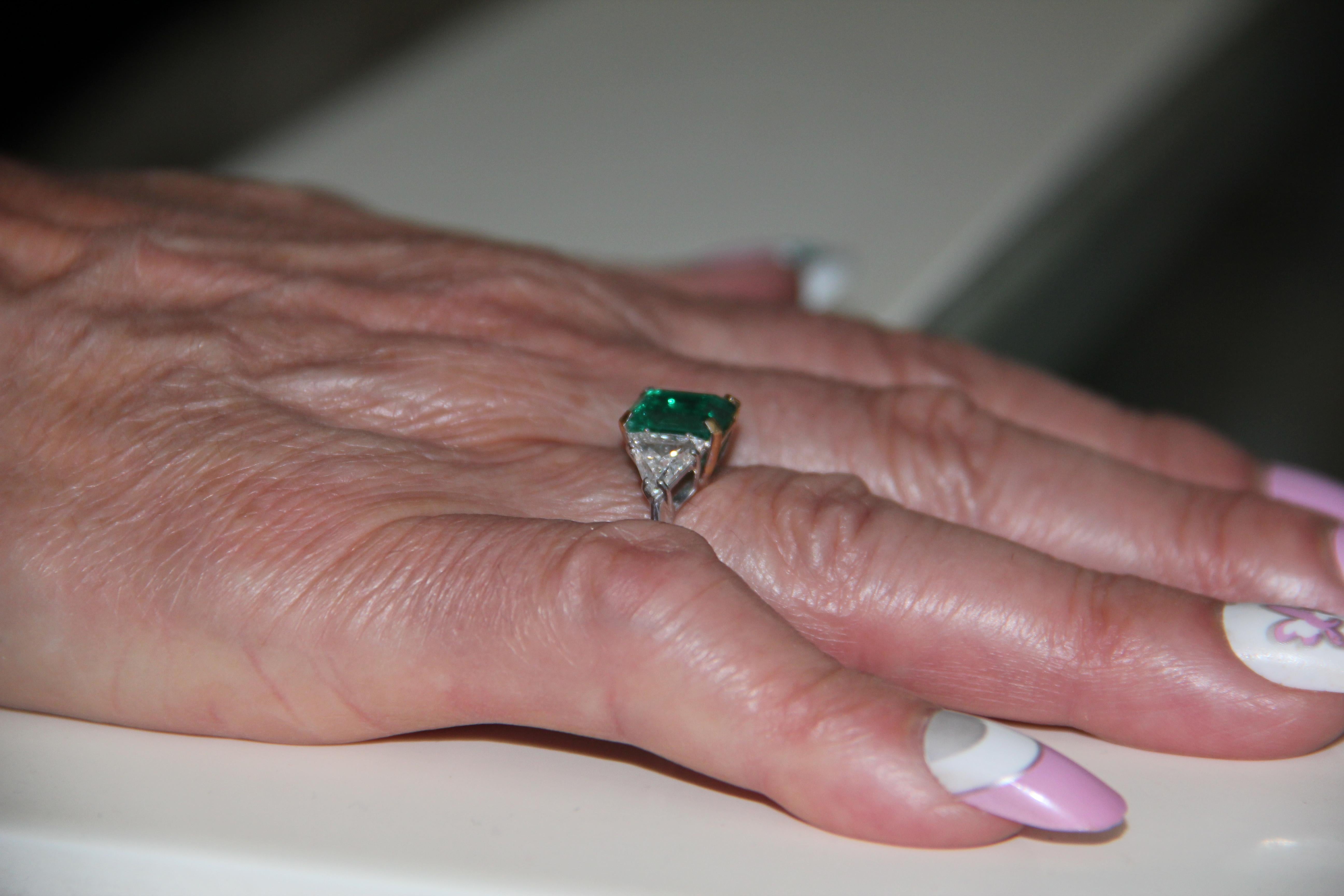 Handcraft Colombian Emeralds 18 Karat White Gold Diamonds Engagement Ring 7