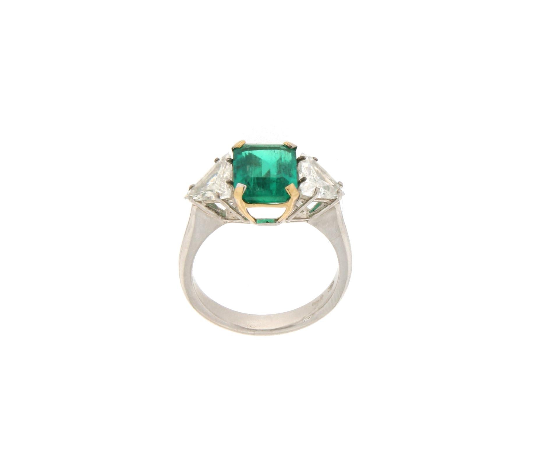 Artisan Handcraft Colombian Emeralds 18 Karat White Gold Diamonds Engagement Ring