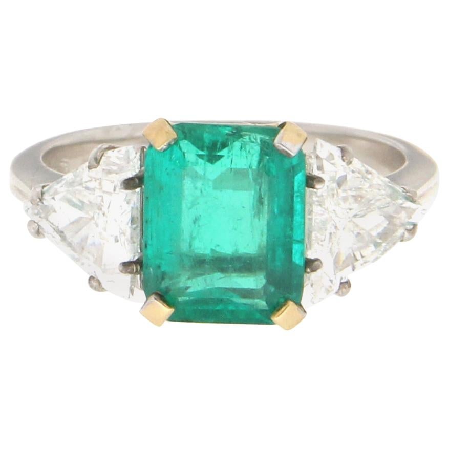 Handcraft Colombian Emeralds 18 Karat White Gold Diamonds Engagement Ring