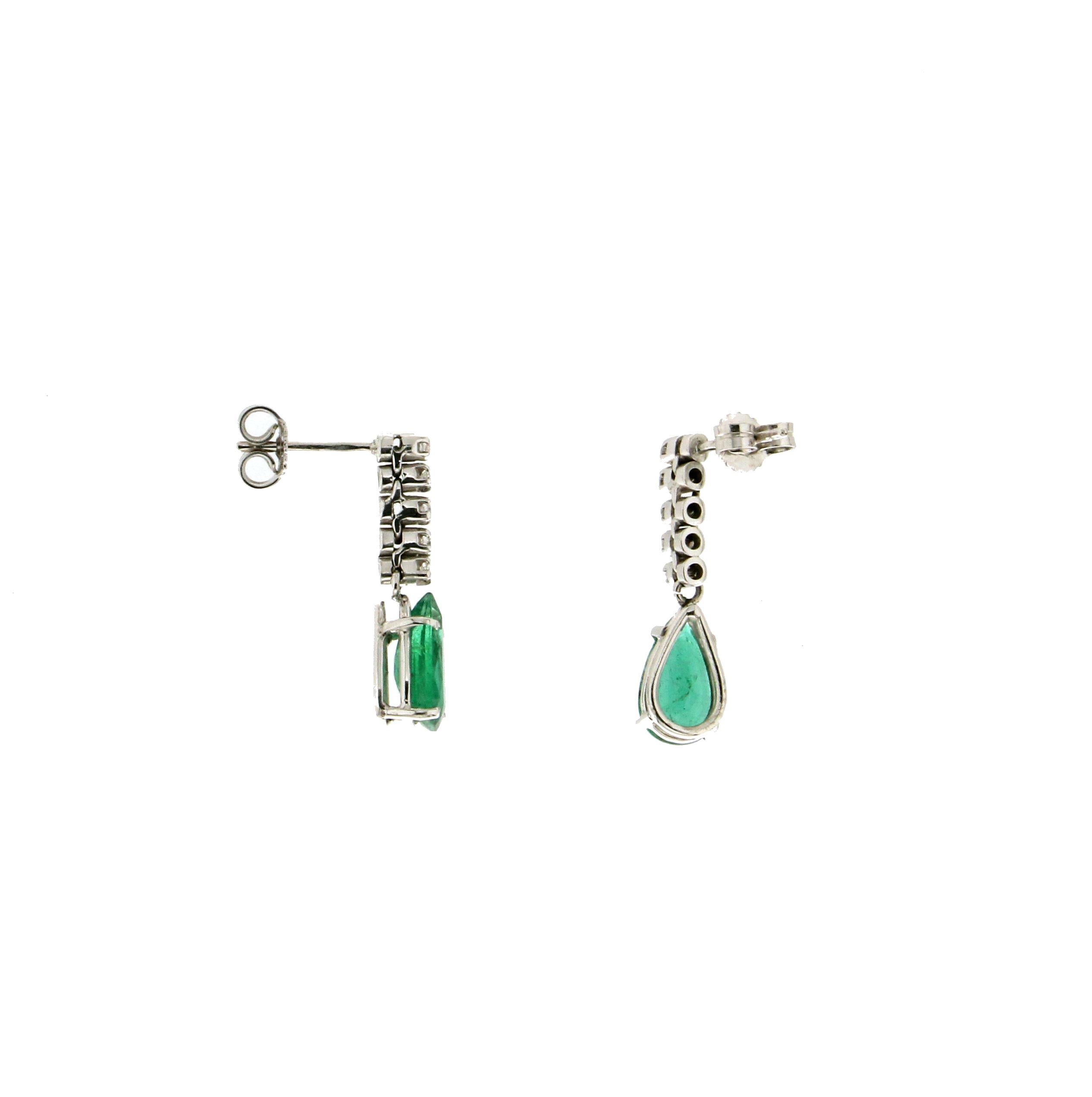 Handcraft Colombian Emeralds 18 Karat White Gold Drop Earrings In New Condition In Marcianise, IT