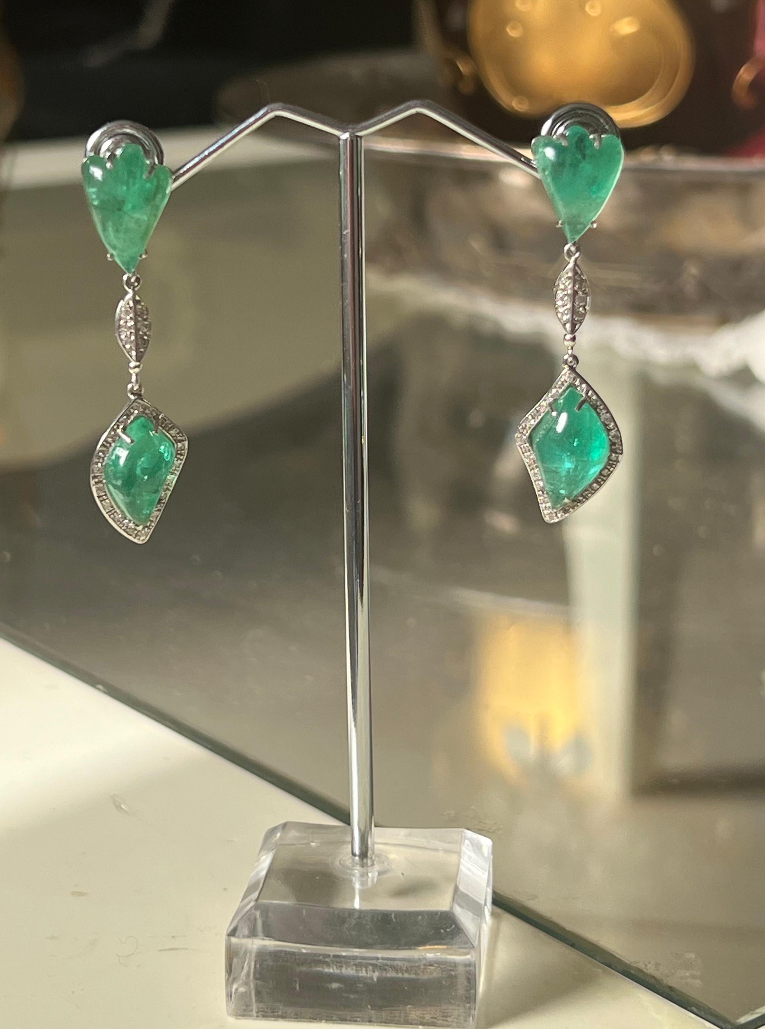 Handcraft Colombian Emeralds 18 Karat White Gold Drop Earrings In New Condition For Sale In Marcianise, IT