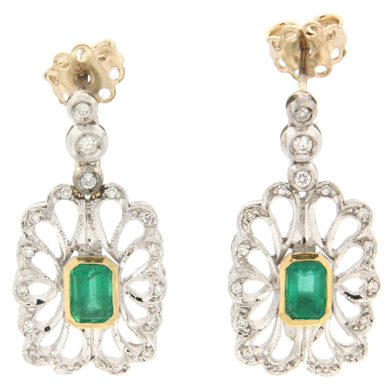 Pendants d'oreilles artisanaux en or blanc 18 carats avec émeraudes de Colombie et diamants en vente