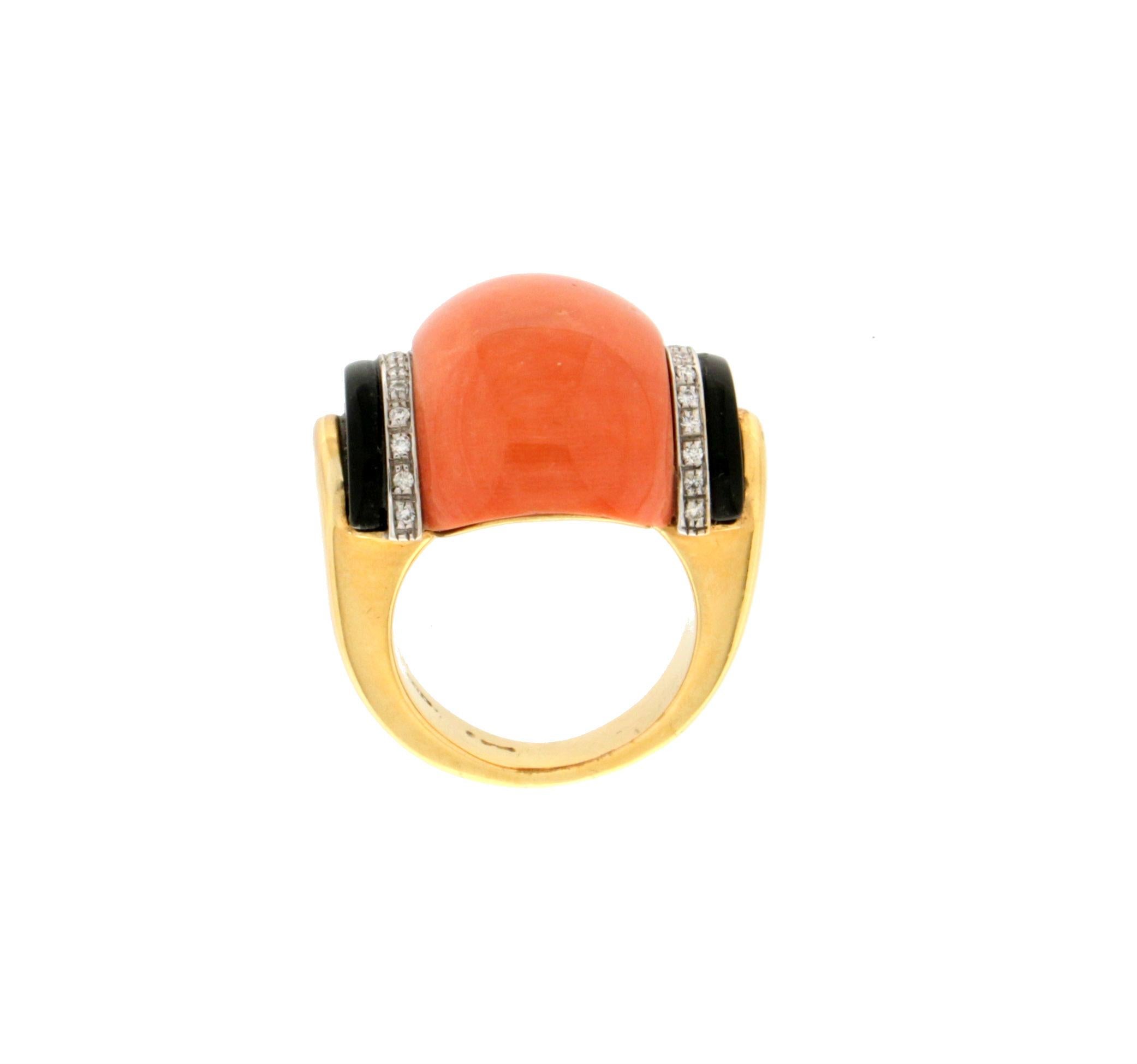 Handcraft Coral 14 Karat Yellow and White Gold Onyx Diamonds Cocktail Ring In New Condition For Sale In Marcianise, IT
