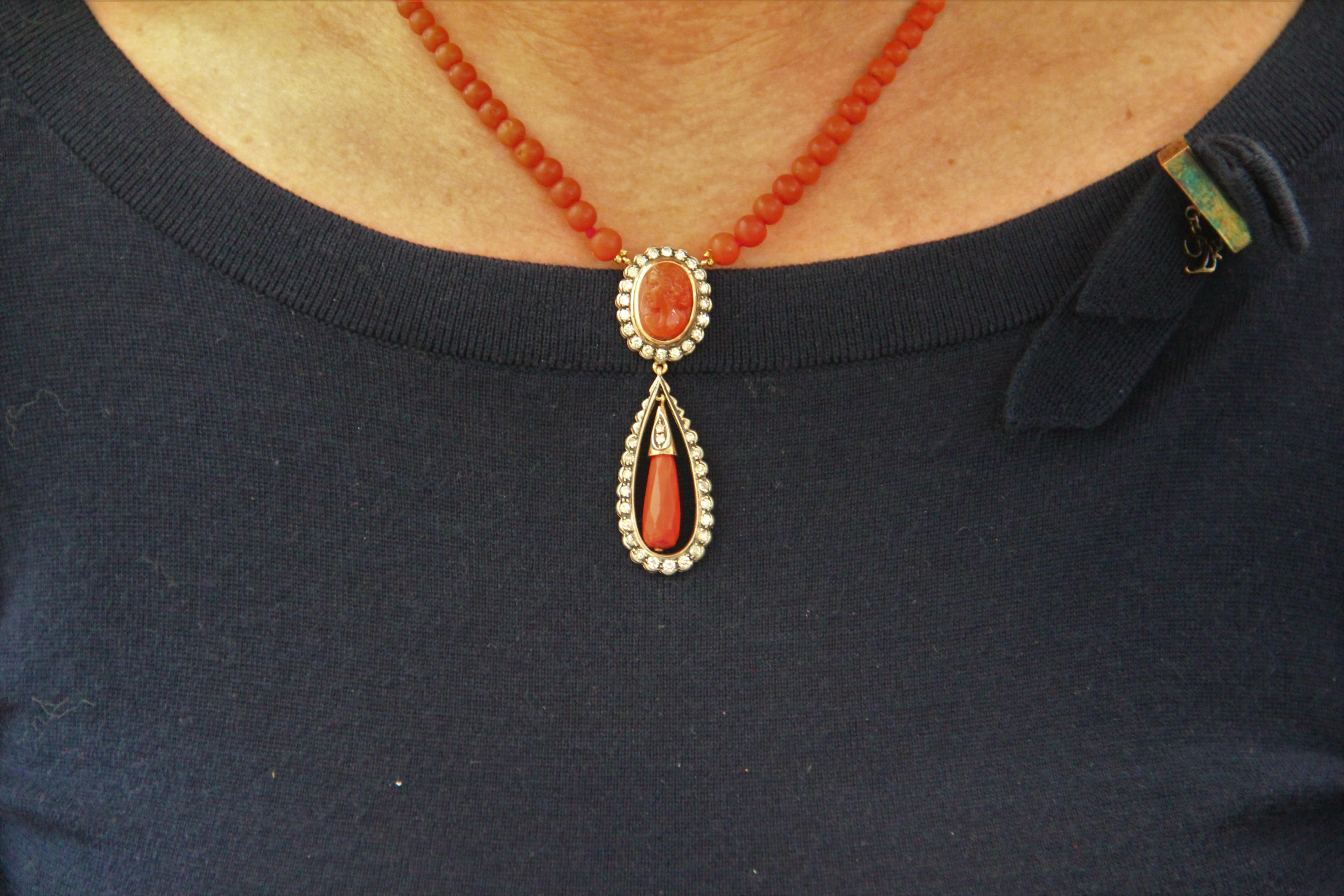 Collier pendentif artisanal en corail, or jaune 14 carats et diamants en argent en vente 2