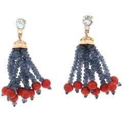 Boucles d'oreilles en goutte en or jaune 14 carats avec corail, aigue-marine, saphirs et diamants, fabrication artisanale