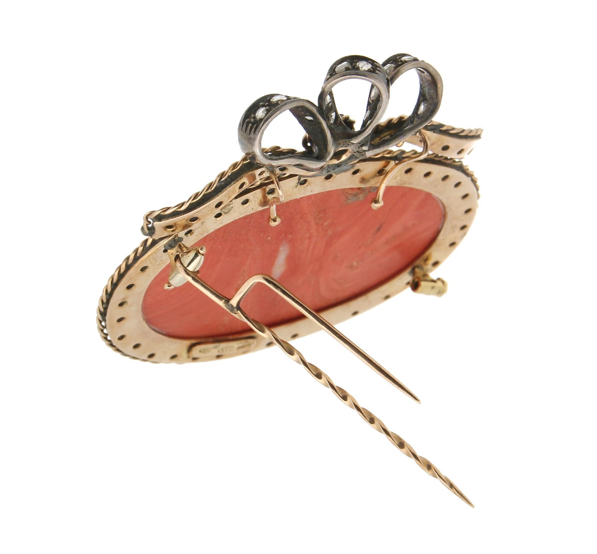 Handcraft Coral 14 Karat Yellow Gold Diamonds Brooch In New Condition In Marcianise, IT