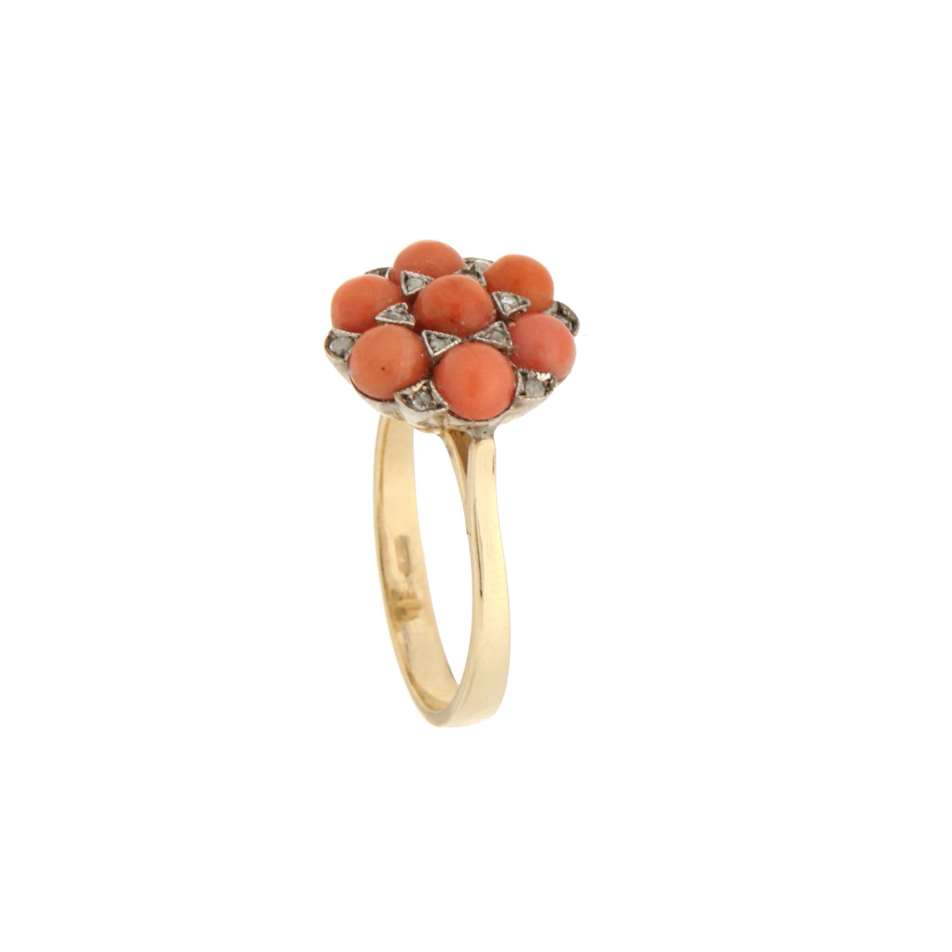 Handcraft Coral 14 Karat Yellow Gold Diamonds Cocktail Ring In New Condition In Marcianise, IT