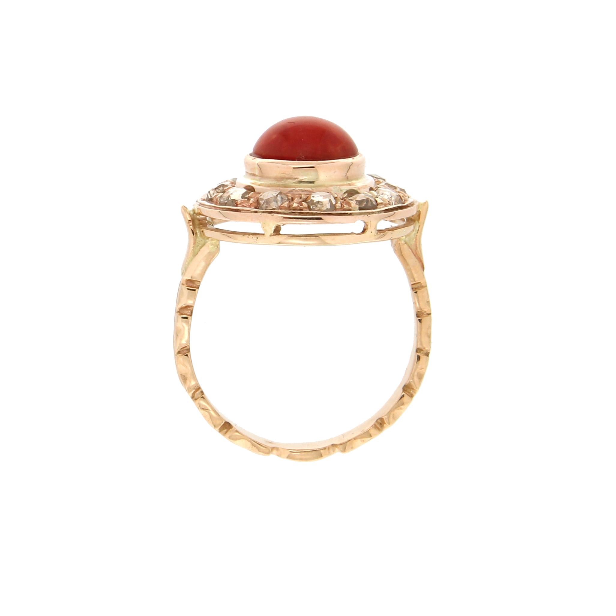 Handcraft Coral 14 Karat Yellow Gold Diamonds Cocktail Ring In New Condition For Sale In Marcianise, IT