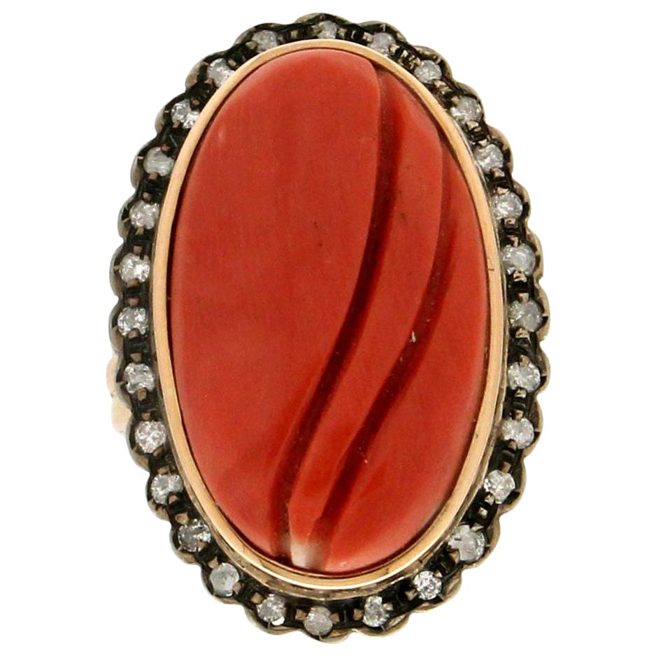 Bague cocktail artisanale en corail et or jaune 14 carats avec diamants