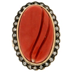 Bague cocktail artisanale en corail et or jaune 14 carats avec diamants