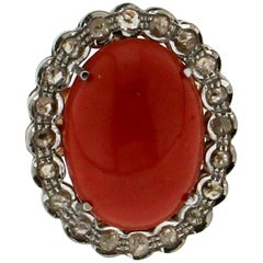 Anello da cocktail in corallo artigianale in oro giallo 14 carati con diamanti