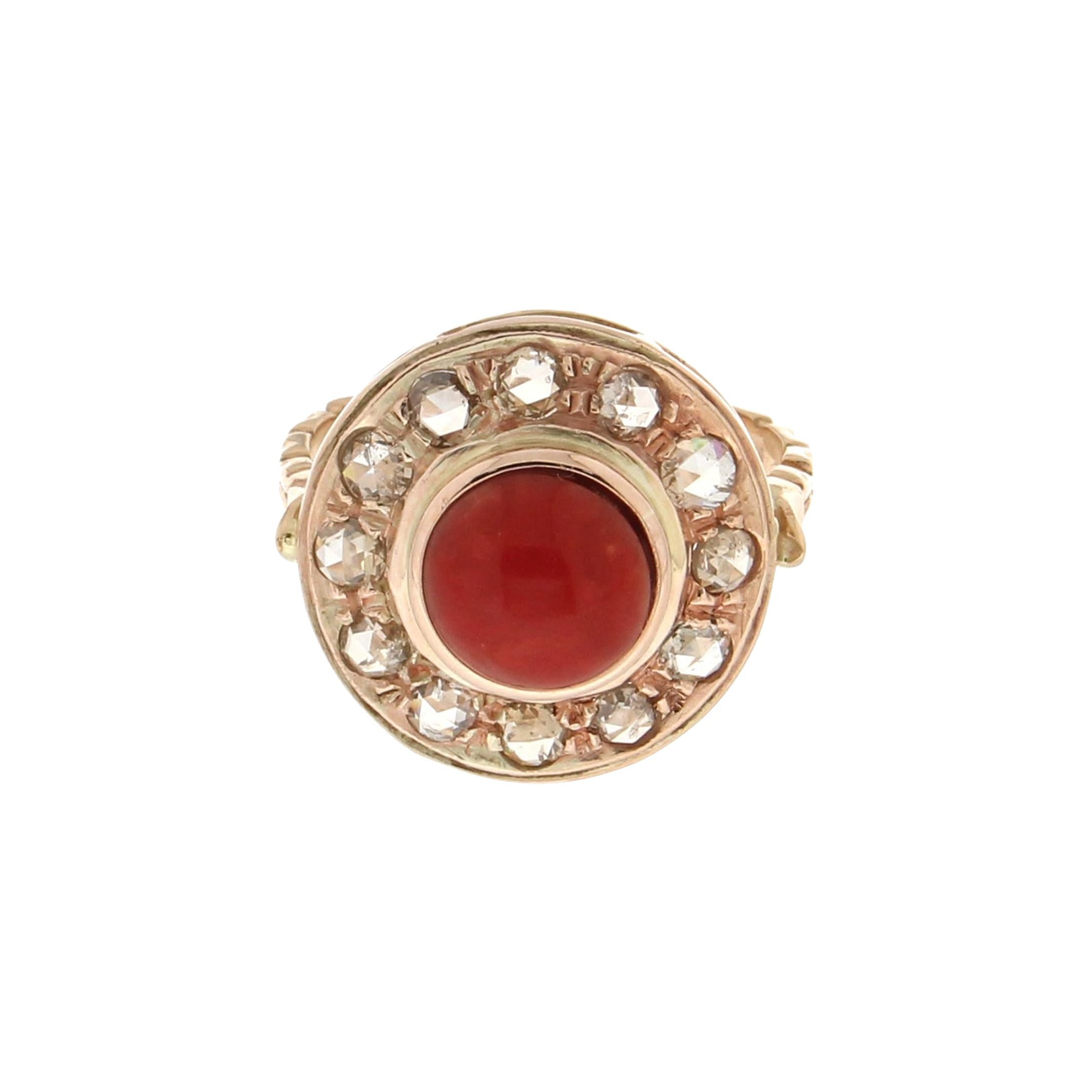 Anello da cocktail in corallo artigianale in oro giallo 14 carati con diamanti