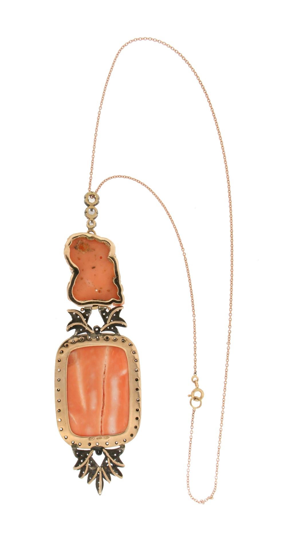 Collier pendentif artisanal en corail et or jaune 14 carats avec diamants Pour femmes en vente
