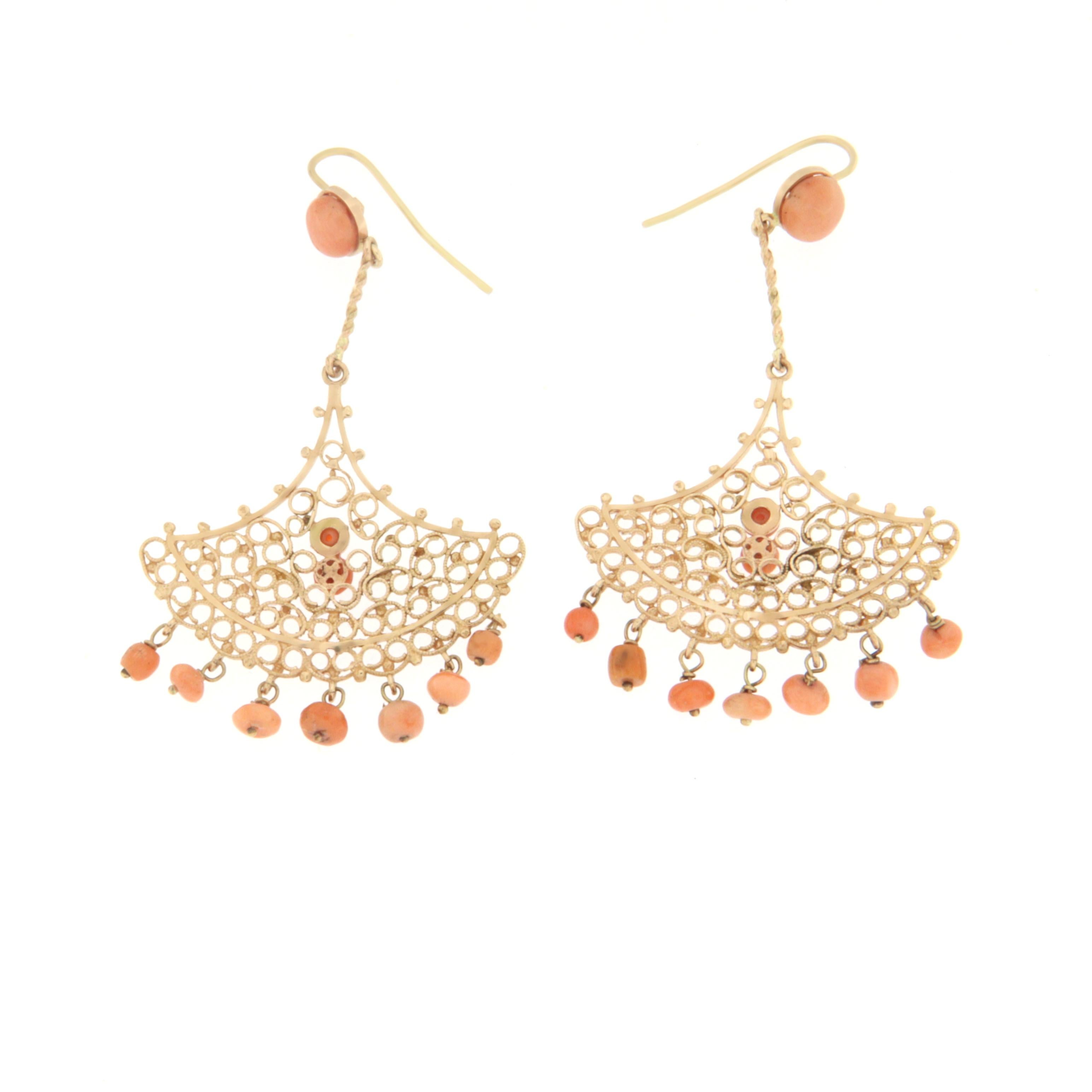 Artisan Boucles d'oreilles en goutte en or jaune 14 carats et corail, fabrication artisanale en vente