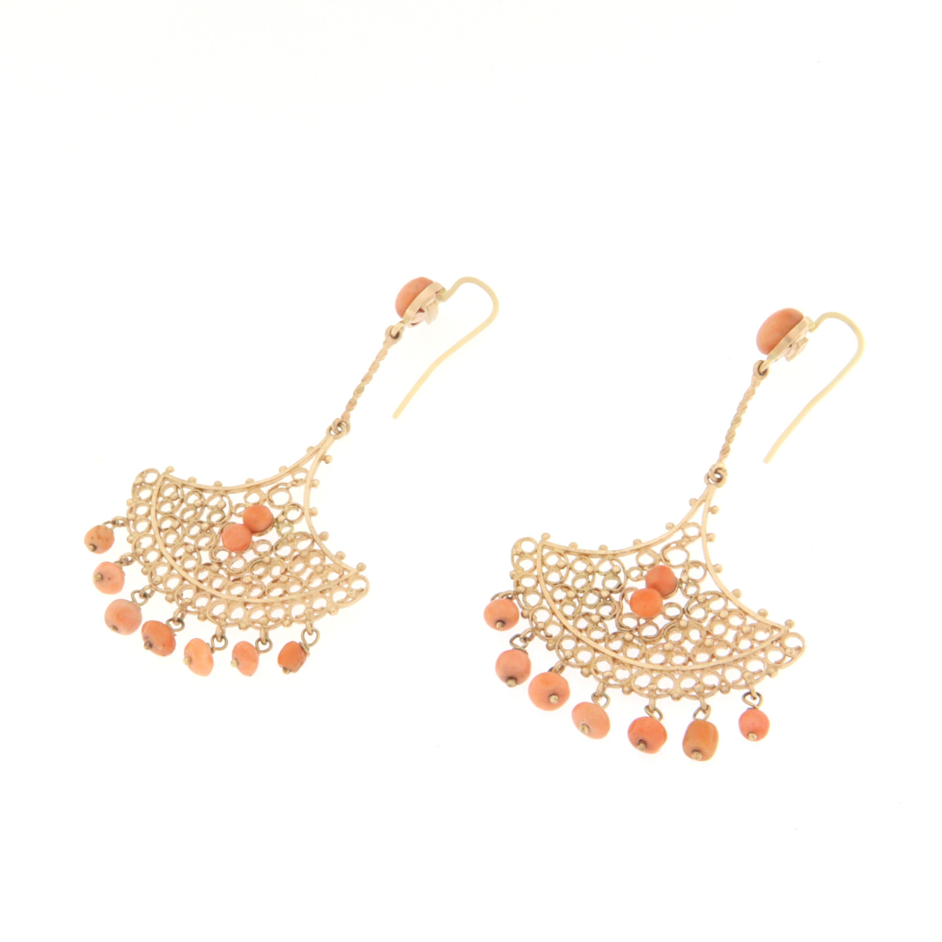 Taille mixte Boucles d'oreilles en goutte en or jaune 14 carats et corail, fabrication artisanale en vente