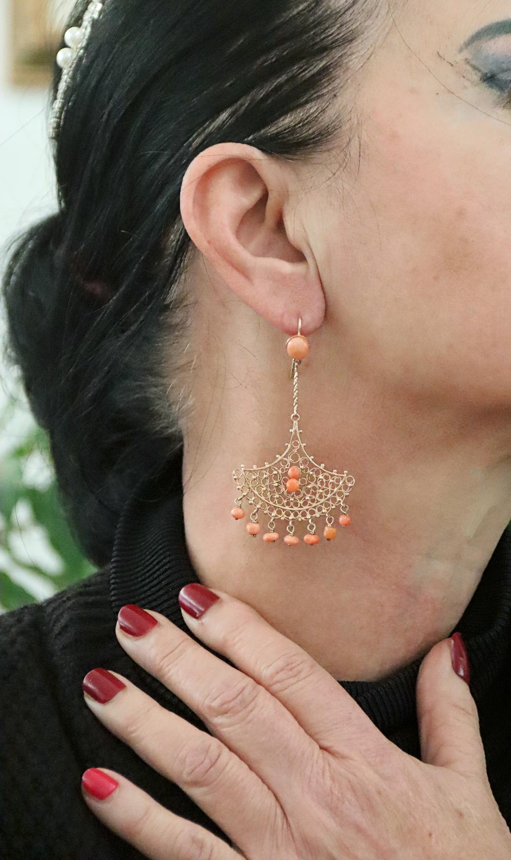 Boucles d'oreilles en goutte en or jaune 14 carats et corail, fabrication artisanale Pour femmes en vente