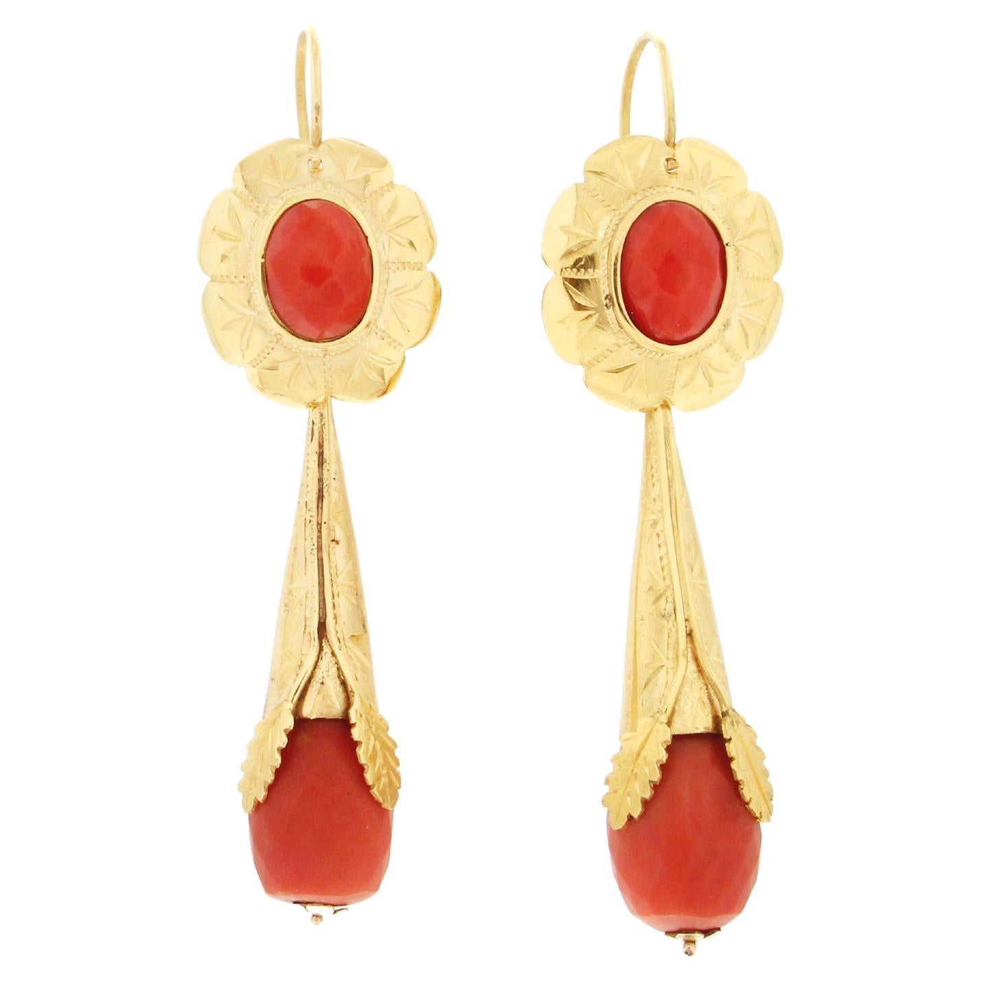 Boucles d'oreilles en goutte en or jaune 14 carats et corail, fabrication artisanale