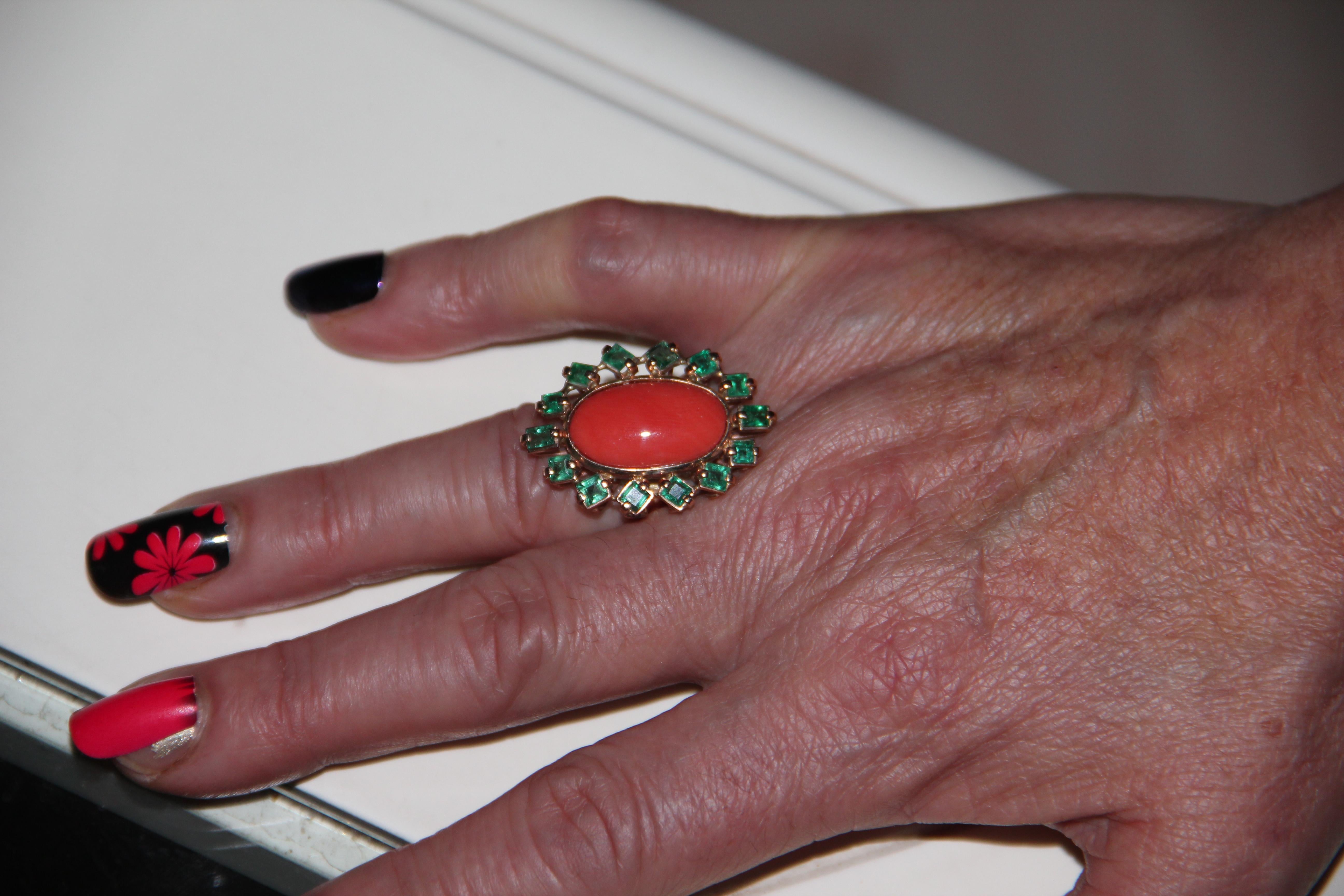 Handcraft Coral 14 Karat Yellow Gold Emeralds Cocktail Ring For Sale 4