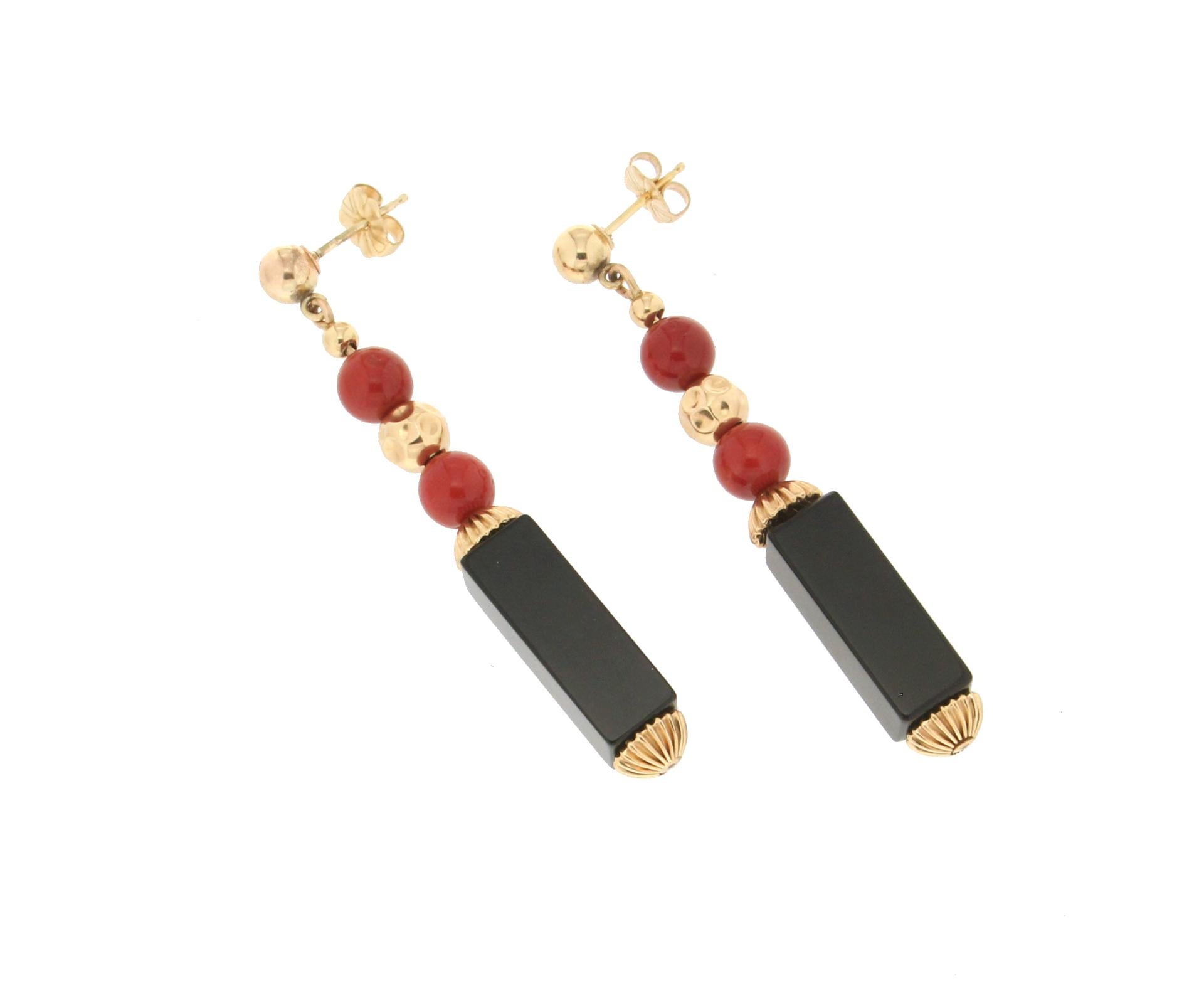 Round Cut Handcraft Coral 14 Karat Yellow Gold Onyx Drop Earrings For Sale