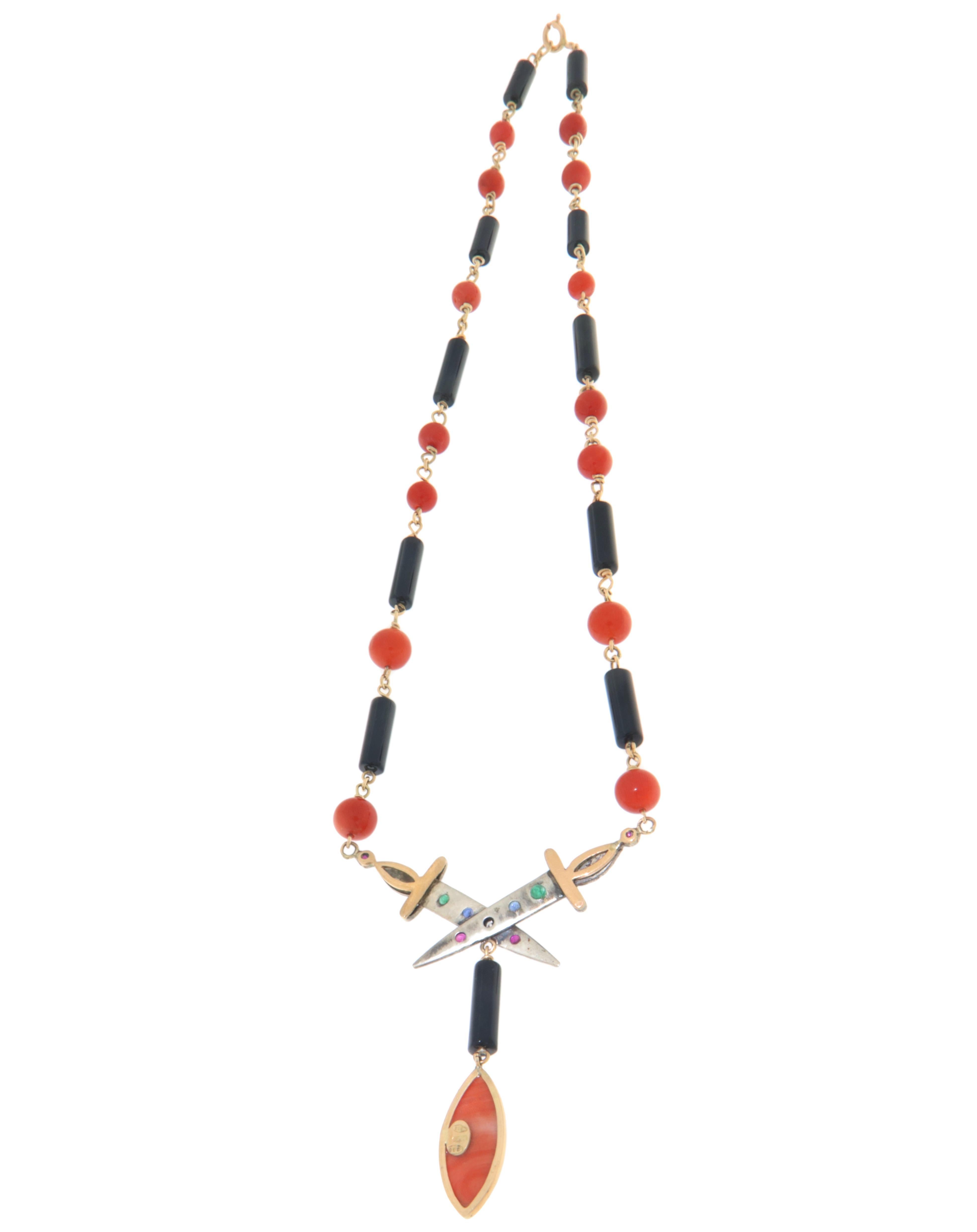 Handcraft Koralle 14 Karat Gelbgold Edelsteine Diamanten Anhänger Halskette (Gemischter Schliff) im Angebot