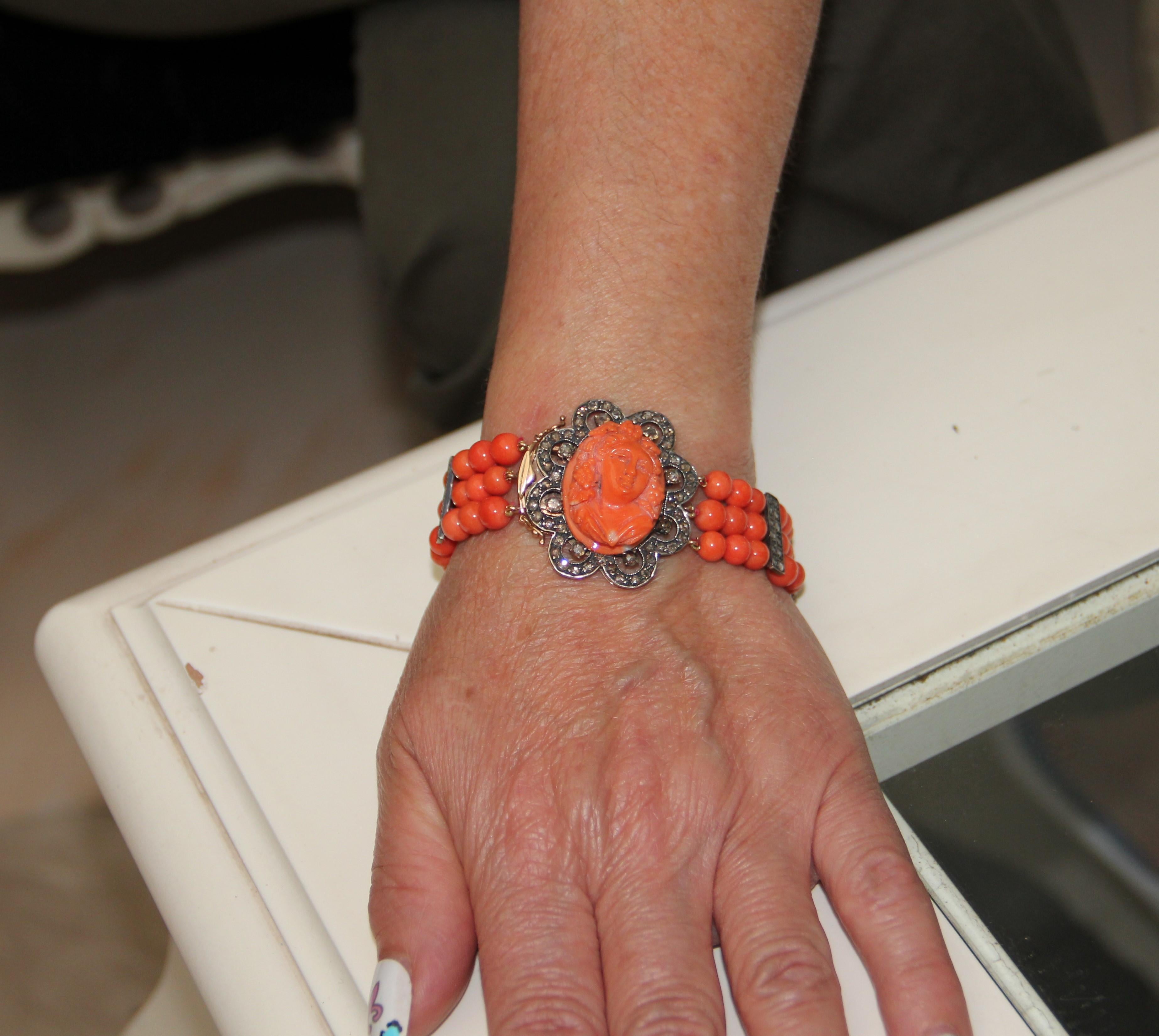 Handgefertigtes Korallenarmband aus 14 Karat Gelbgold mit Diamanten im Rosenschliff im Angebot 4