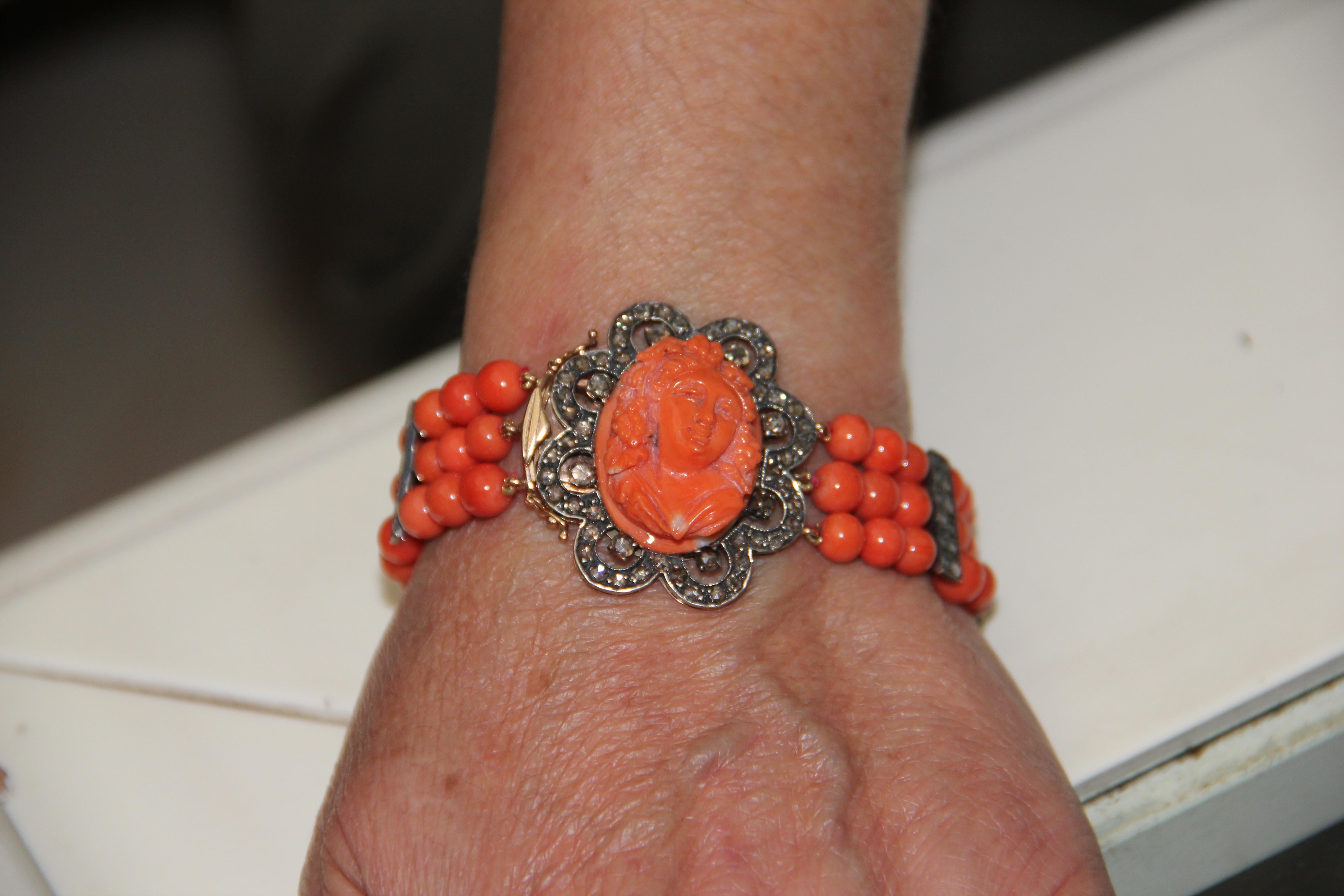 Handgefertigtes Korallenarmband aus 14 Karat Gelbgold mit Diamanten im Rosenschliff im Angebot 6