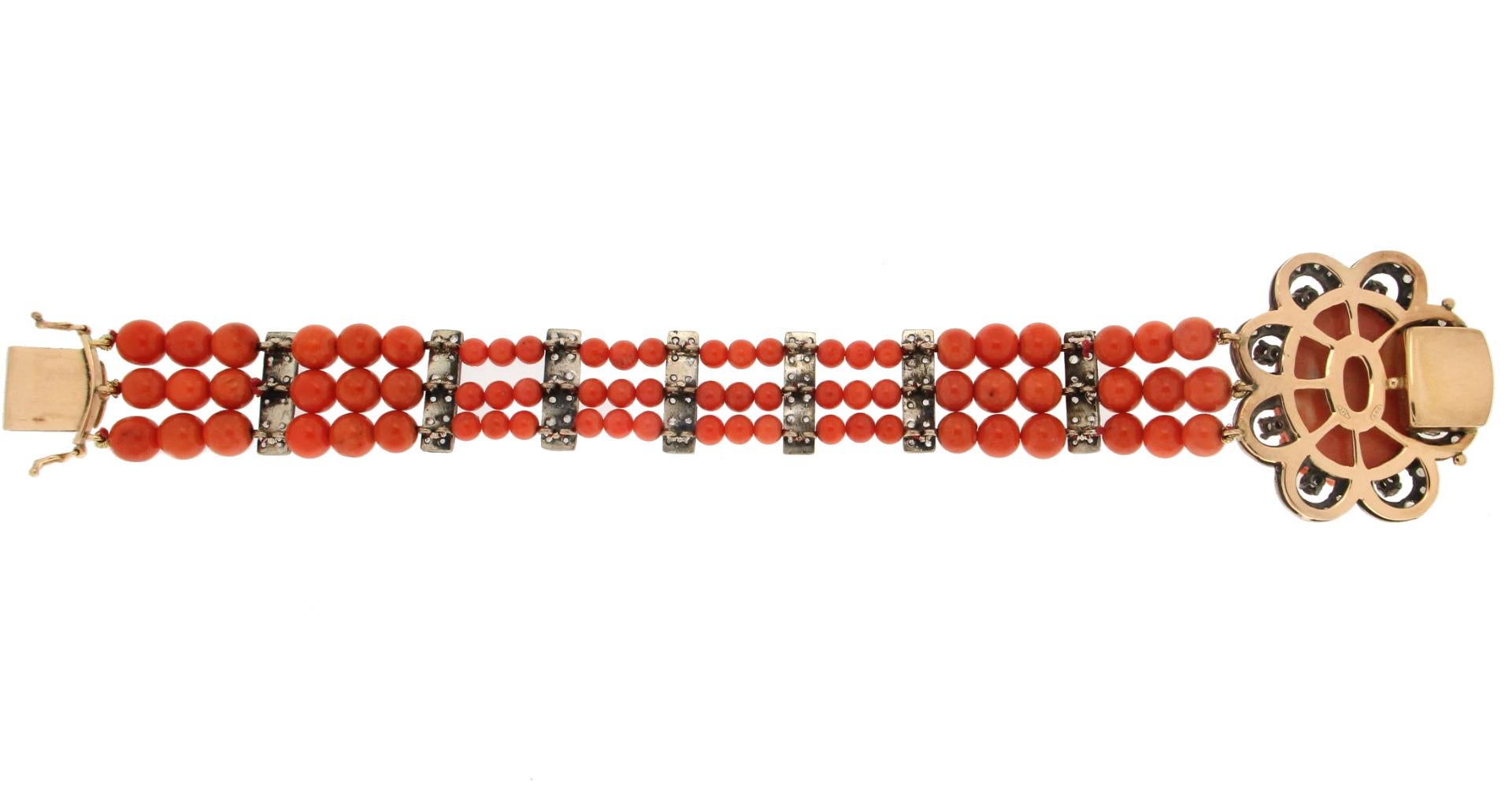 Handgefertigtes Korallenarmband aus 14 Karat Gelbgold mit Diamanten im Rosenschliff im Zustand „Neu“ im Angebot in Marcianise, IT