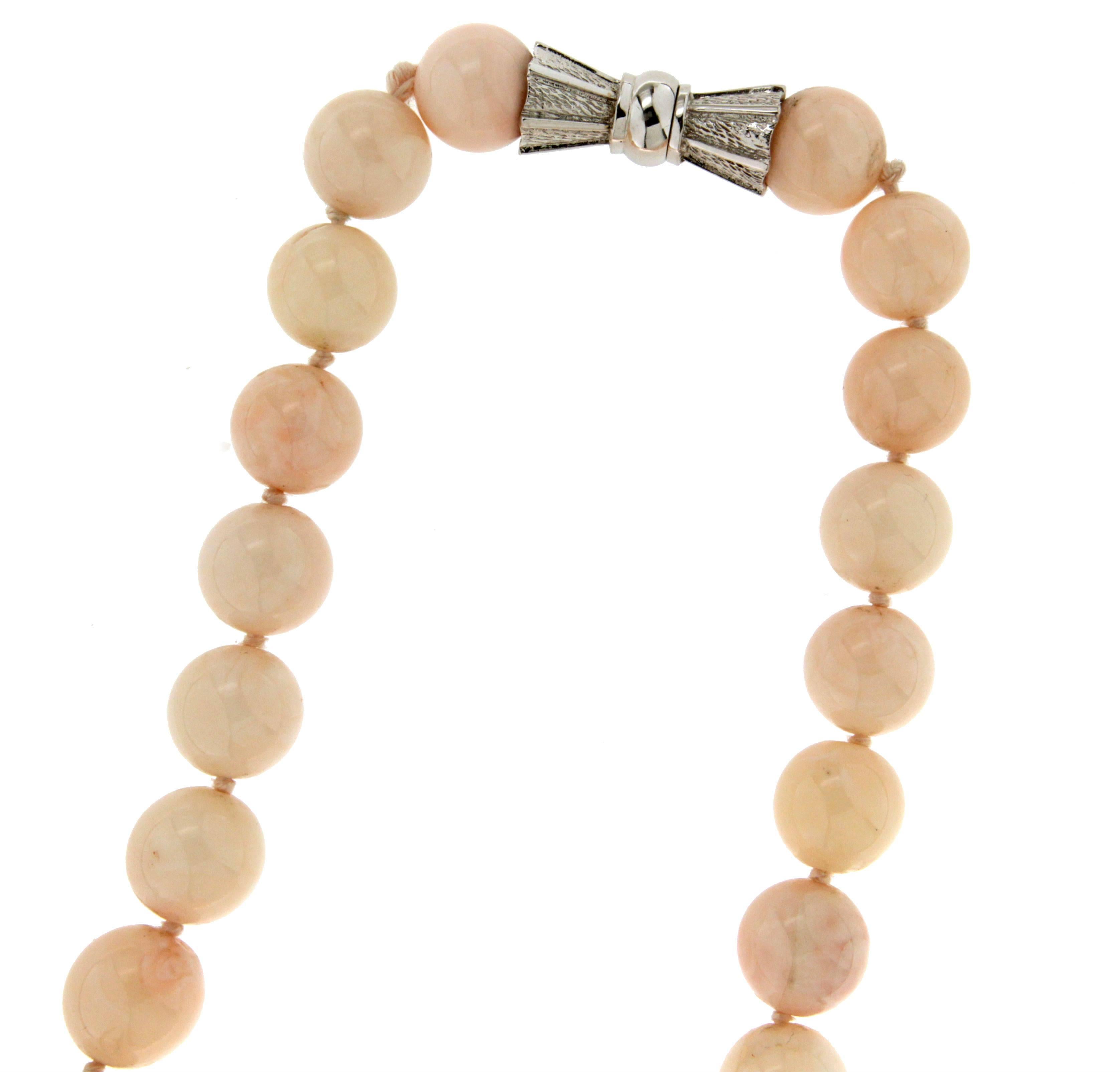 Artisan Handcraft Coral 18 Karat White Gold Diamond Clasp Necklace For Sale