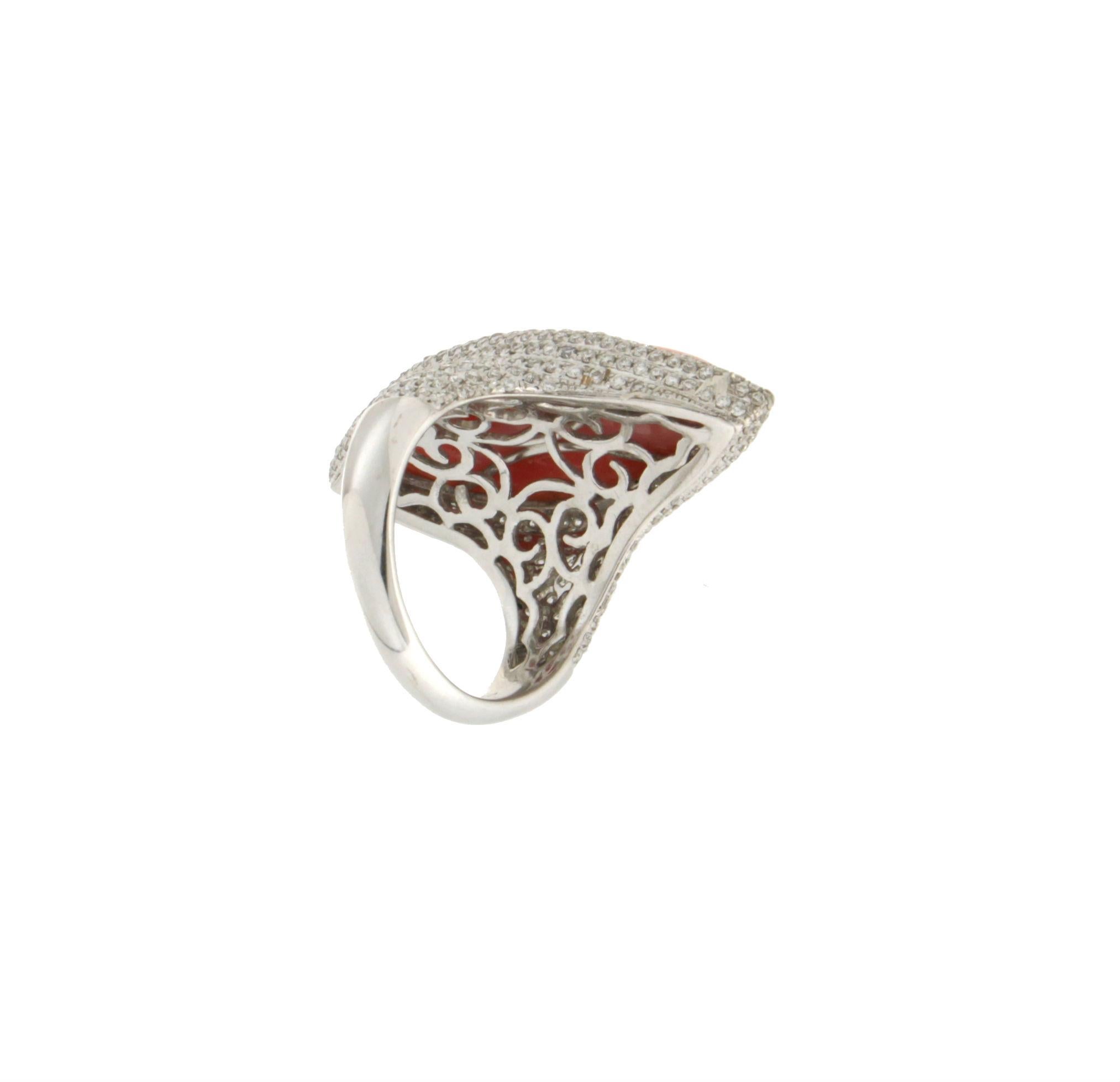 Handcraft Coral 18 Karat White Gold Diamonds Cocktail Ring In New Condition For Sale In Marcianise, IT