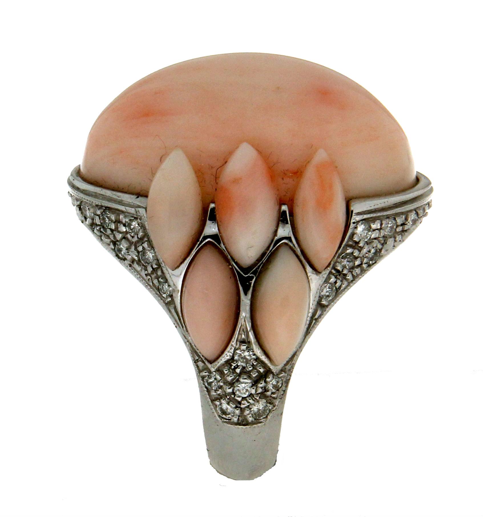 Handcraft Coral 18 Karat White Gold Diamonds Cocktail Ring In New Condition For Sale In Marcianise, IT