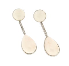 Coral 18K White Gold Diamond Grain Setting Drop Earring