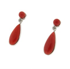 Orecchini a goccia in corallo artigianale in oro bianco 18 carati con diamanti