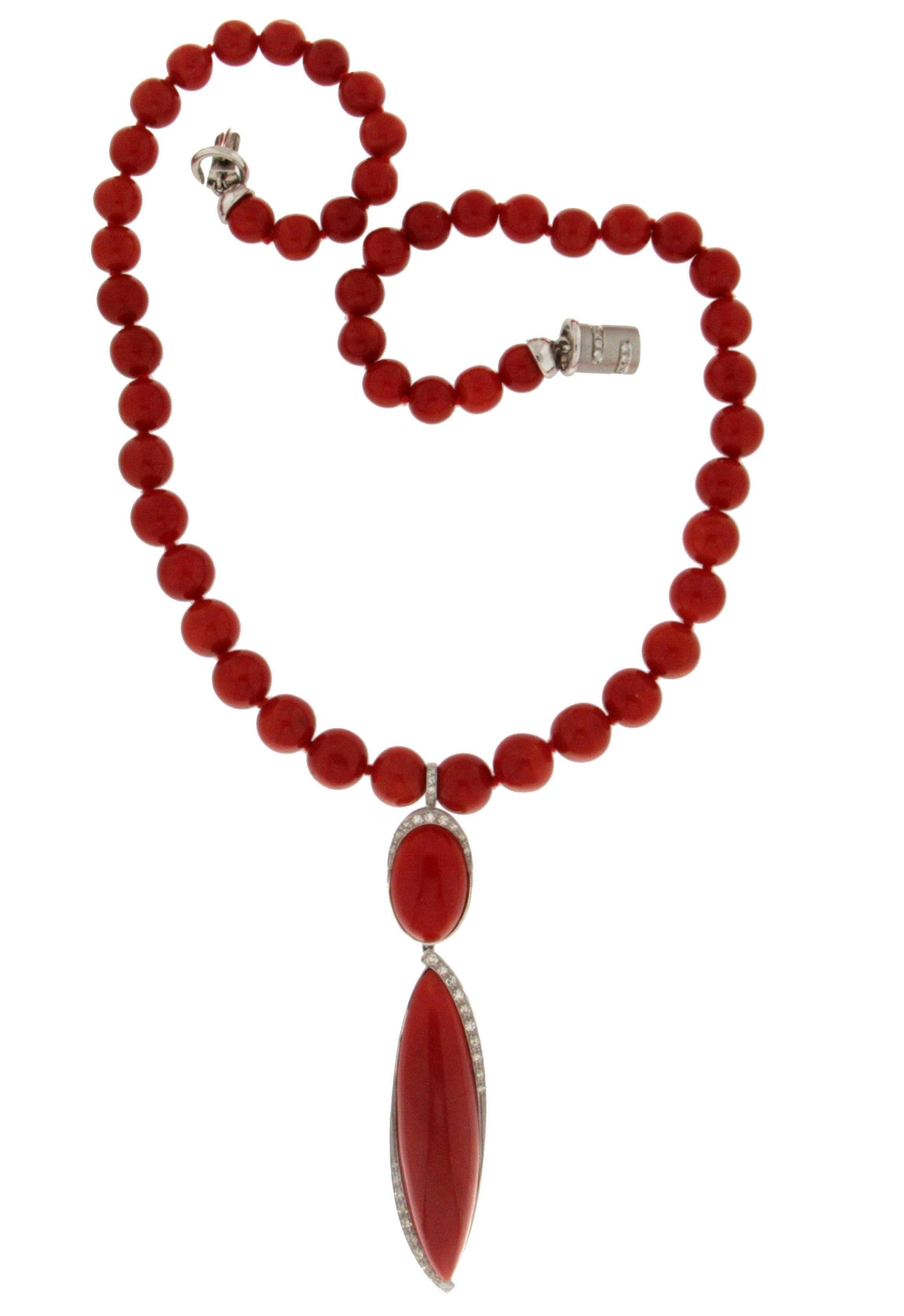 Perle Collier pendentif corail en or blanc 18 carats avec diamants Handcraft en vente