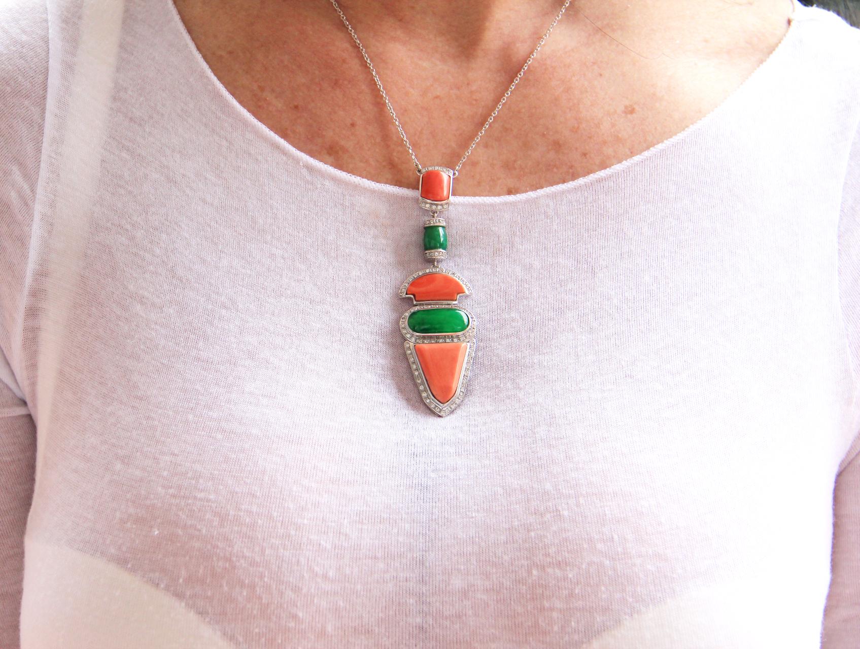 Handcraft Coral 18 Karat White Gold Green Agate Pendant Necklace For Sale 1
