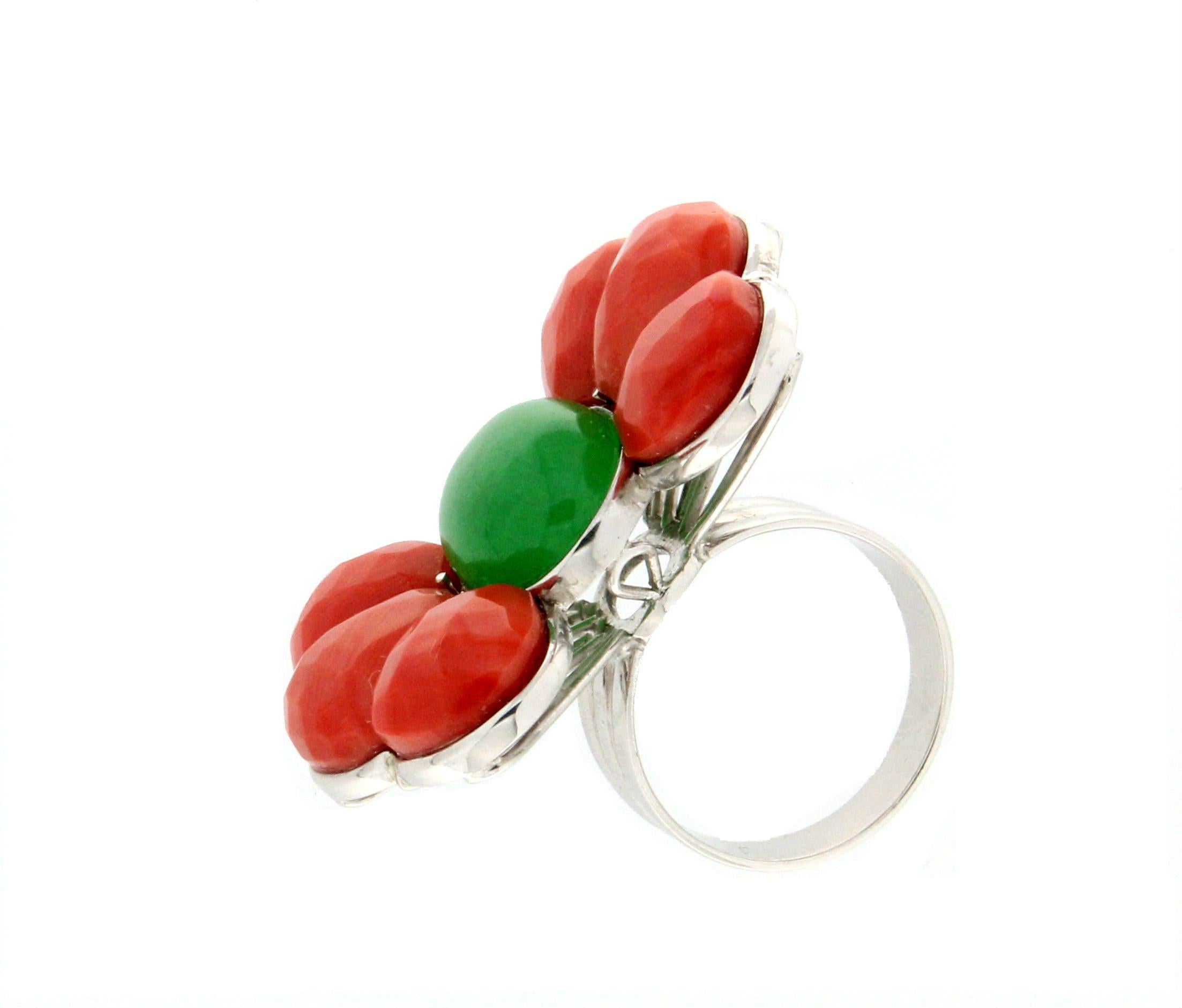 Handcraft Coral 18 Karat White Gold Jade Cocktail Ring In New Condition For Sale In Marcianise, IT