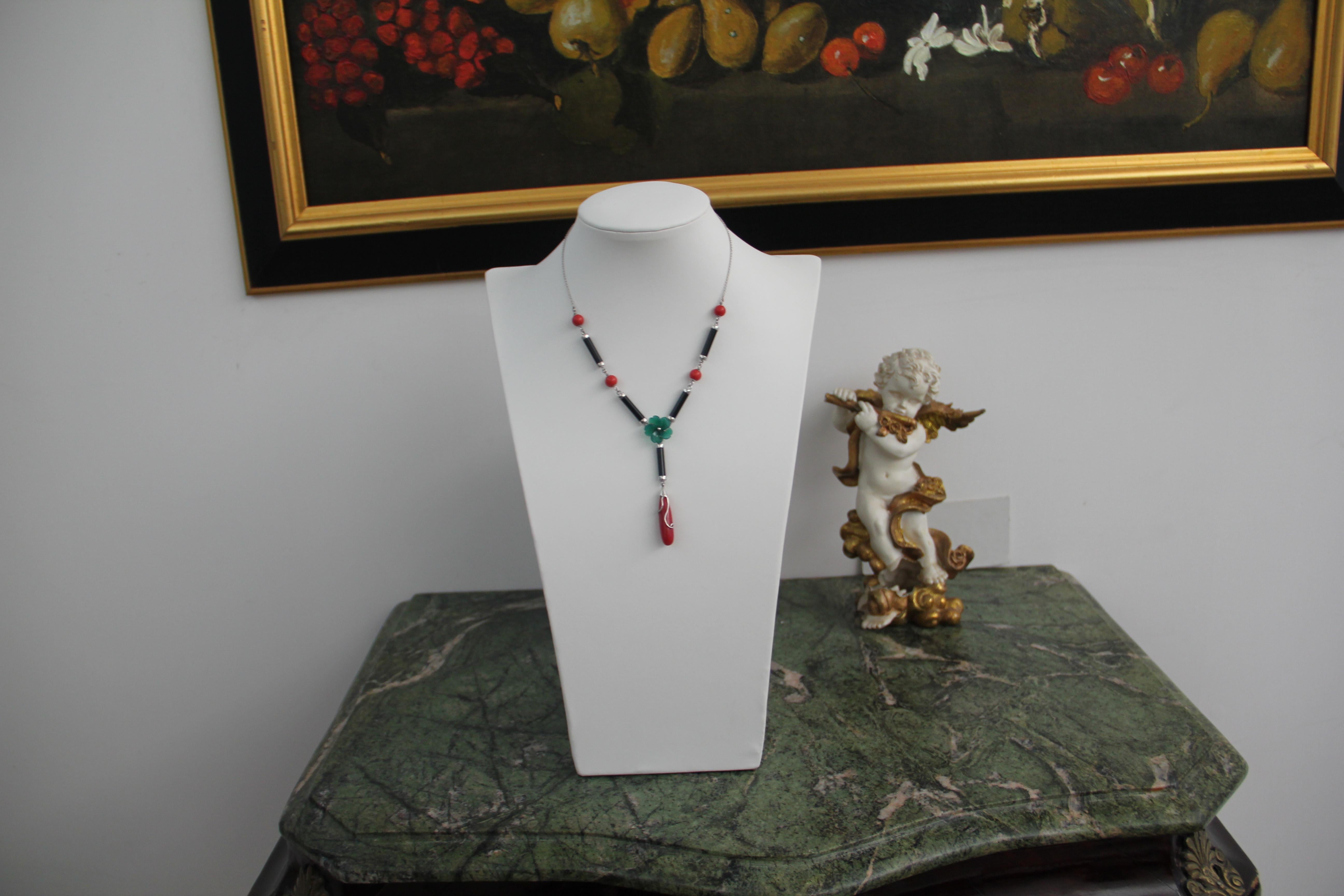 Women's or Men's Handcraft Coral 18 Karat White Gold Onyx Agate Flower Pendant Necklace For Sale