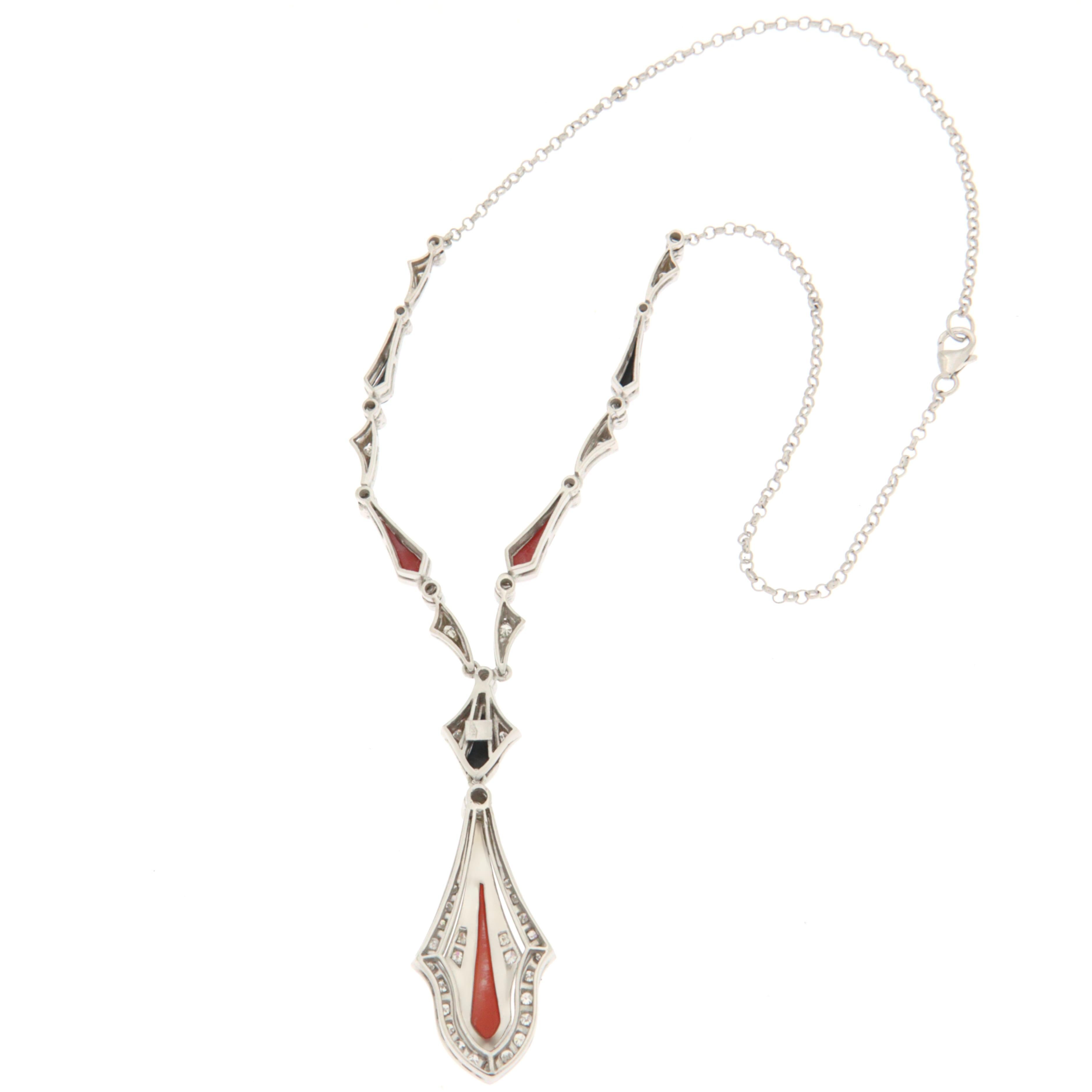 Handgefertigte Halskette, Koralle 18 Karat Weißgold Onyx Diamanten Anhänger im Zustand „Neu“ im Angebot in Marcianise, IT
