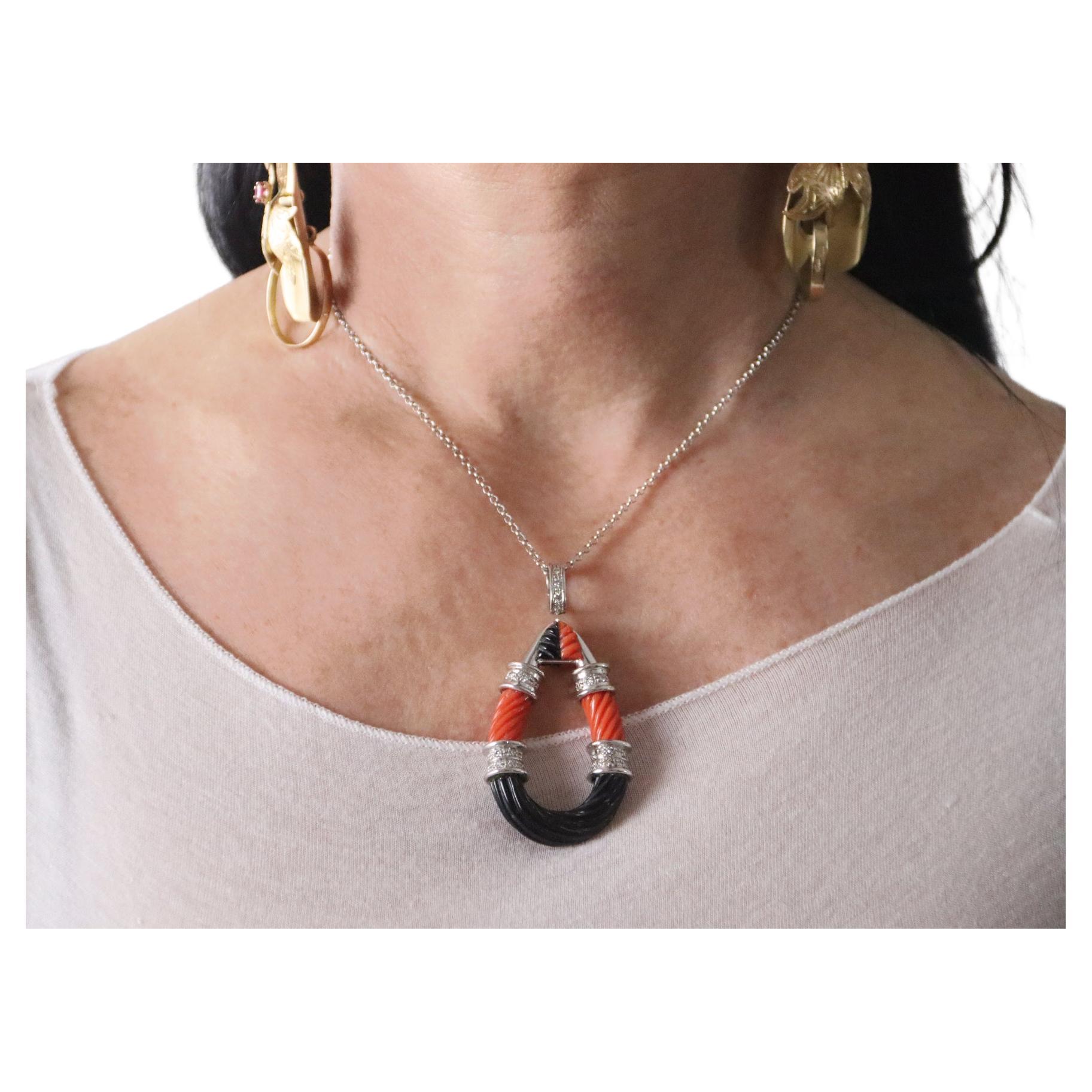  Coral Onyx Diamonds 18 Karat White Gold Pendant Necklace In New Condition For Sale In Marcianise, IT