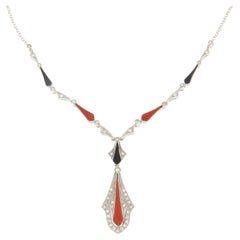 Collier pendentif artisanal en corail, or blanc 18 carats, onyx et diamants