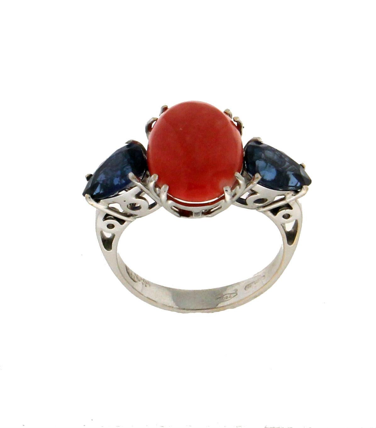 Handcraft Coral 18 Karat White Gold Sapphires Cocktail Ring In New Condition For Sale In Marcianise, IT