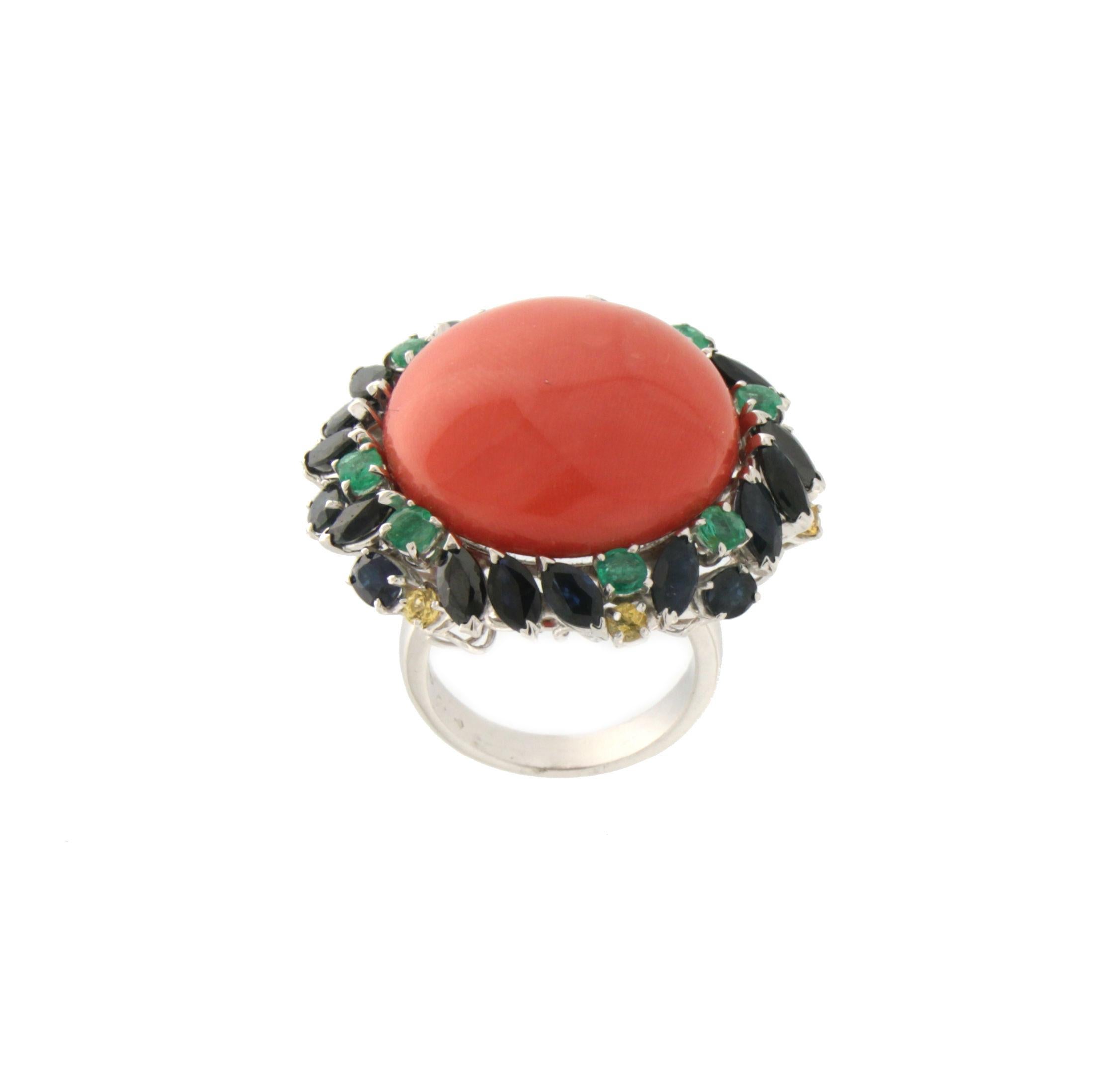 Handcraft Coral 18 Karat White Gold Sapphires Emerald Cocktail Ring In New Condition In Marcianise, IT