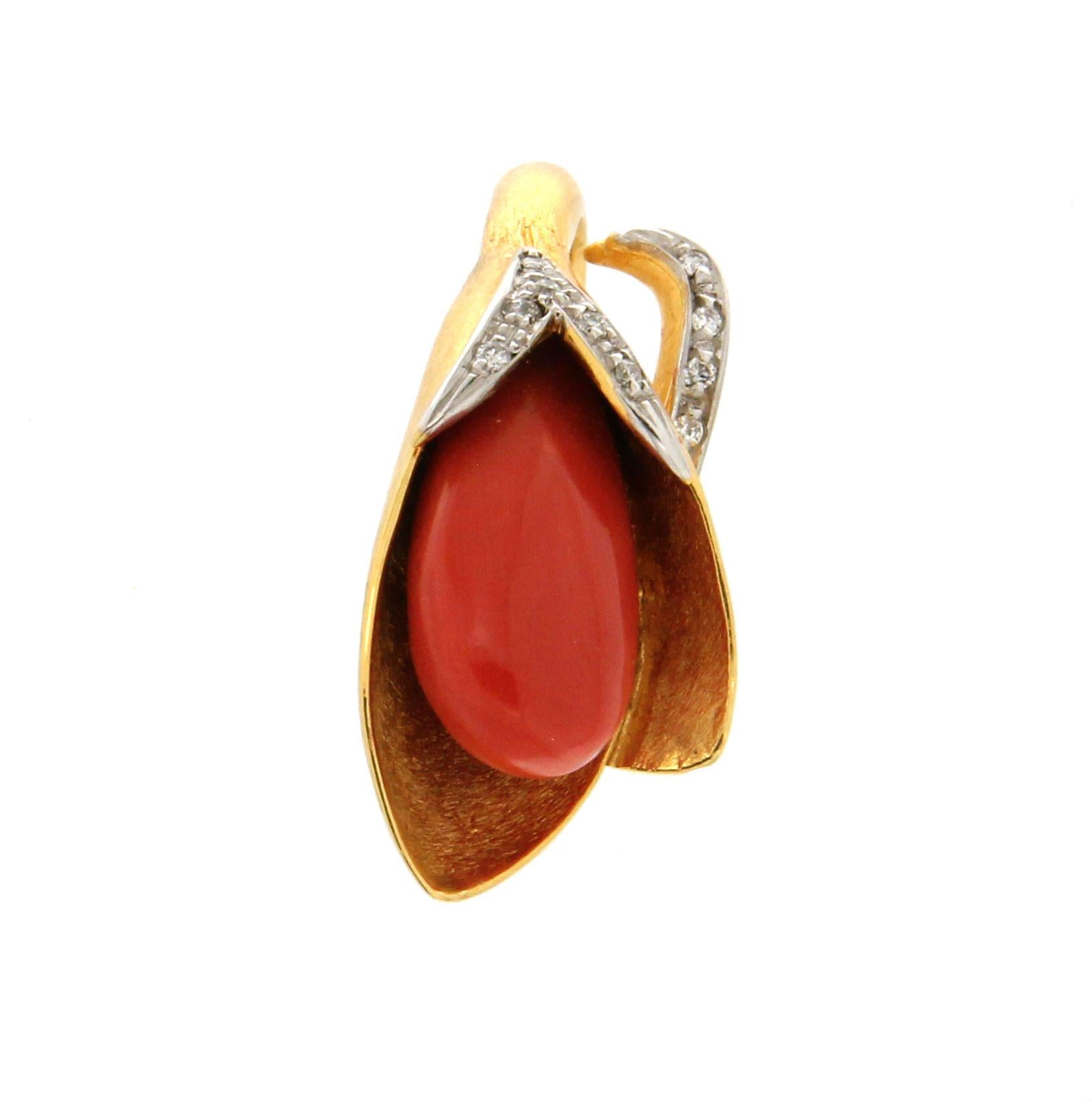 Handcraft Coral 18 Karat Yellow and White Gold Diamonds Cocktail Ring In New Condition For Sale In Marcianise, IT
