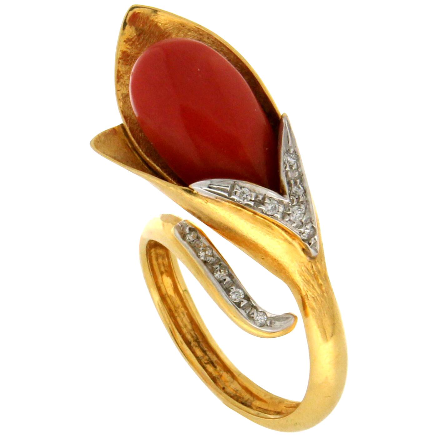 Anillo Cóctel Coral Artesanal Oro Amarillo y Blanco 18 Kilates Diamantes