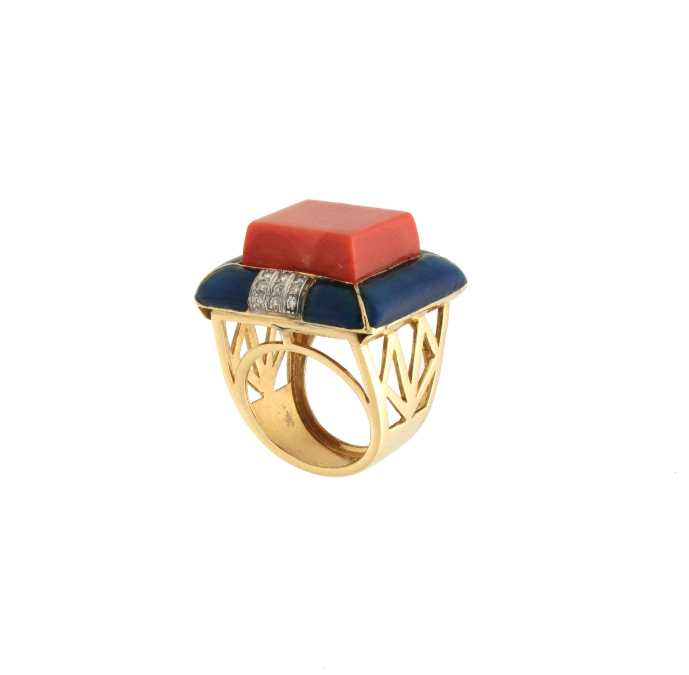 Handcraft Coral 18 Karat Yellow Gold Diamonds Cocktail Ring In New Condition For Sale In Marcianise, IT
